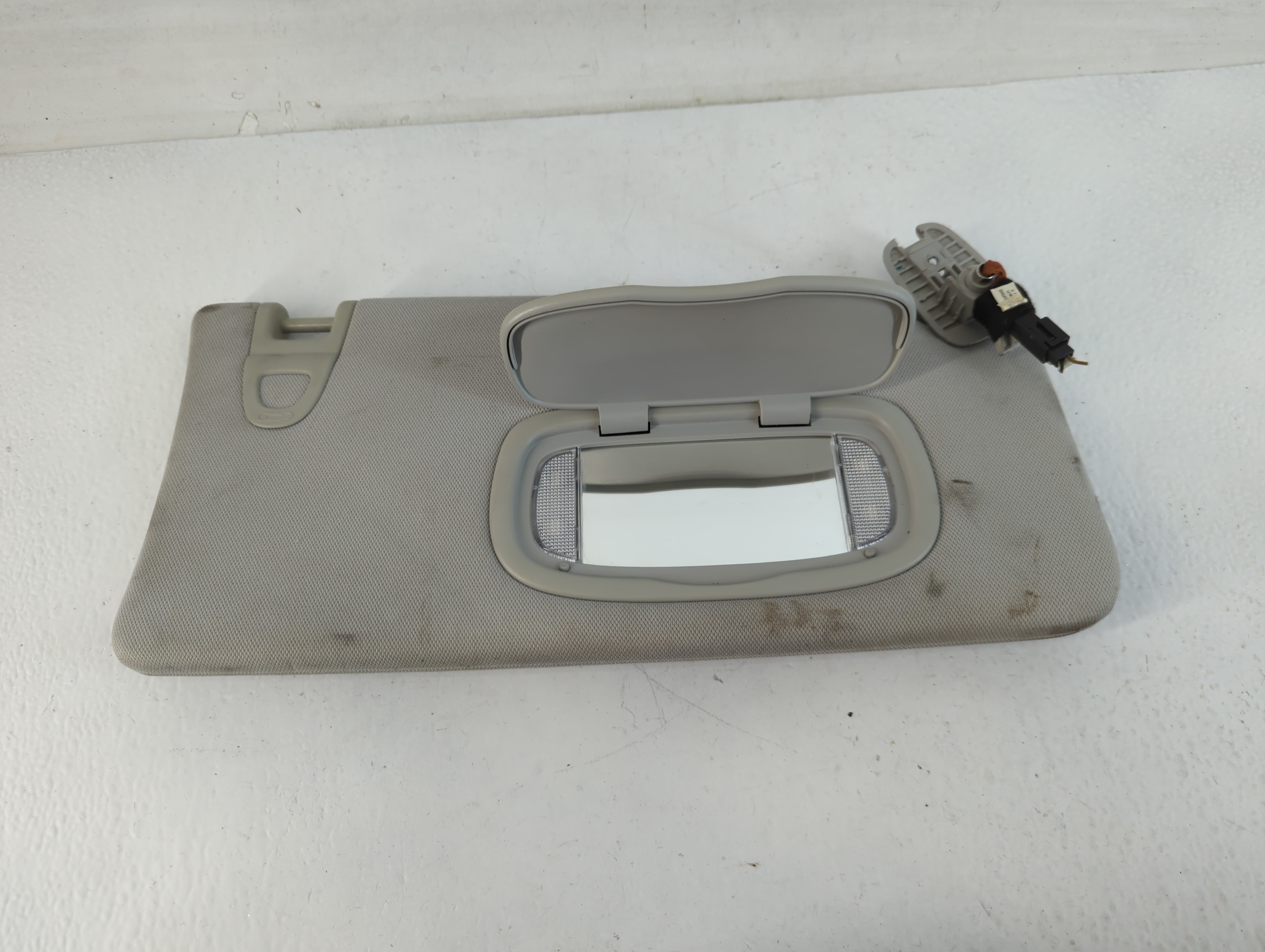 2020 Jeep Compass Passenger Sun Visor Mirror Right Sunvisor Gray 771404 - Oemusedautoparts1.com