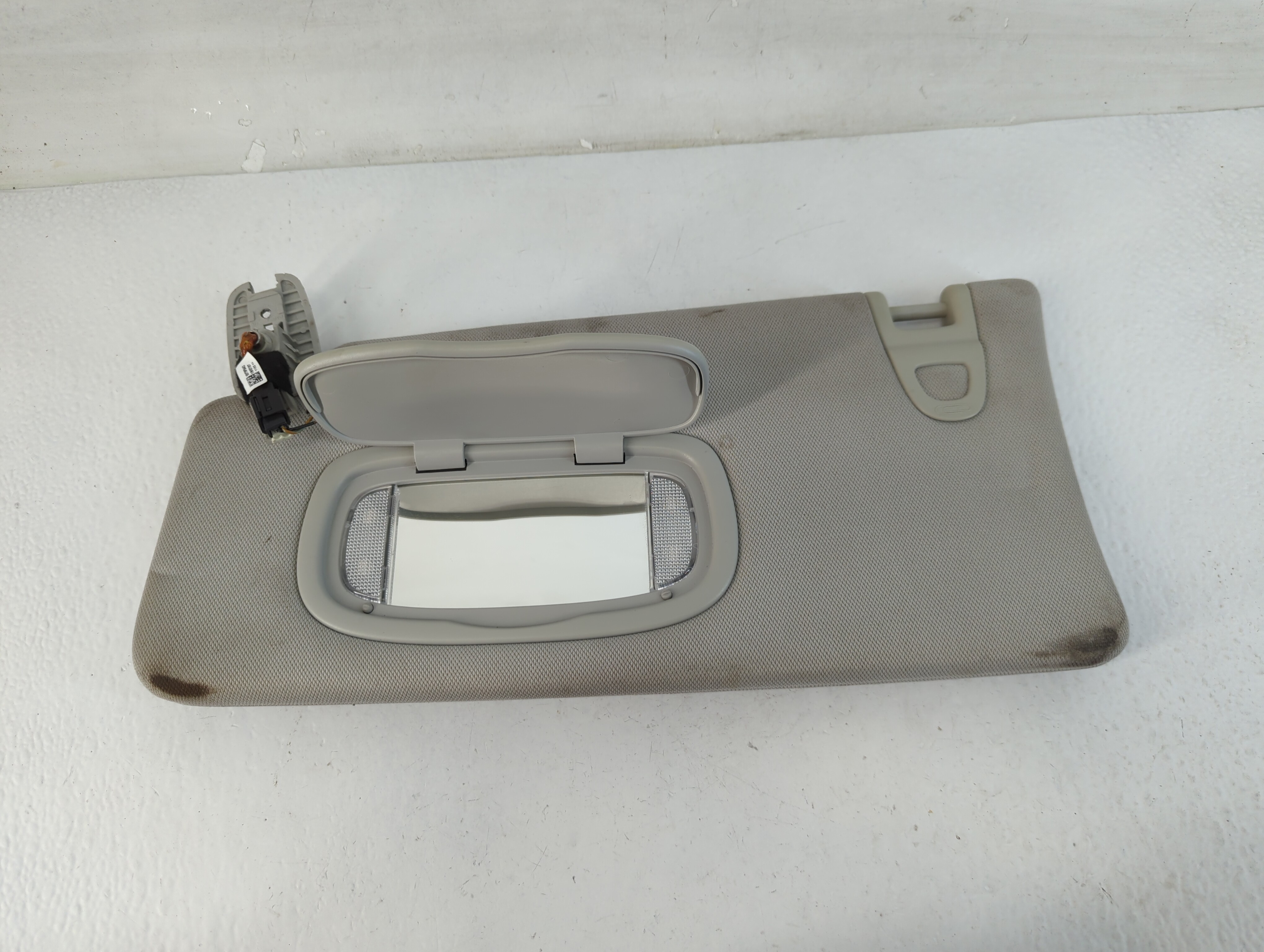 2020 Jeep Compass Driver Sun Visor Mirror Left Sunvisor Grey 771406 - Oemusedautoparts1.com