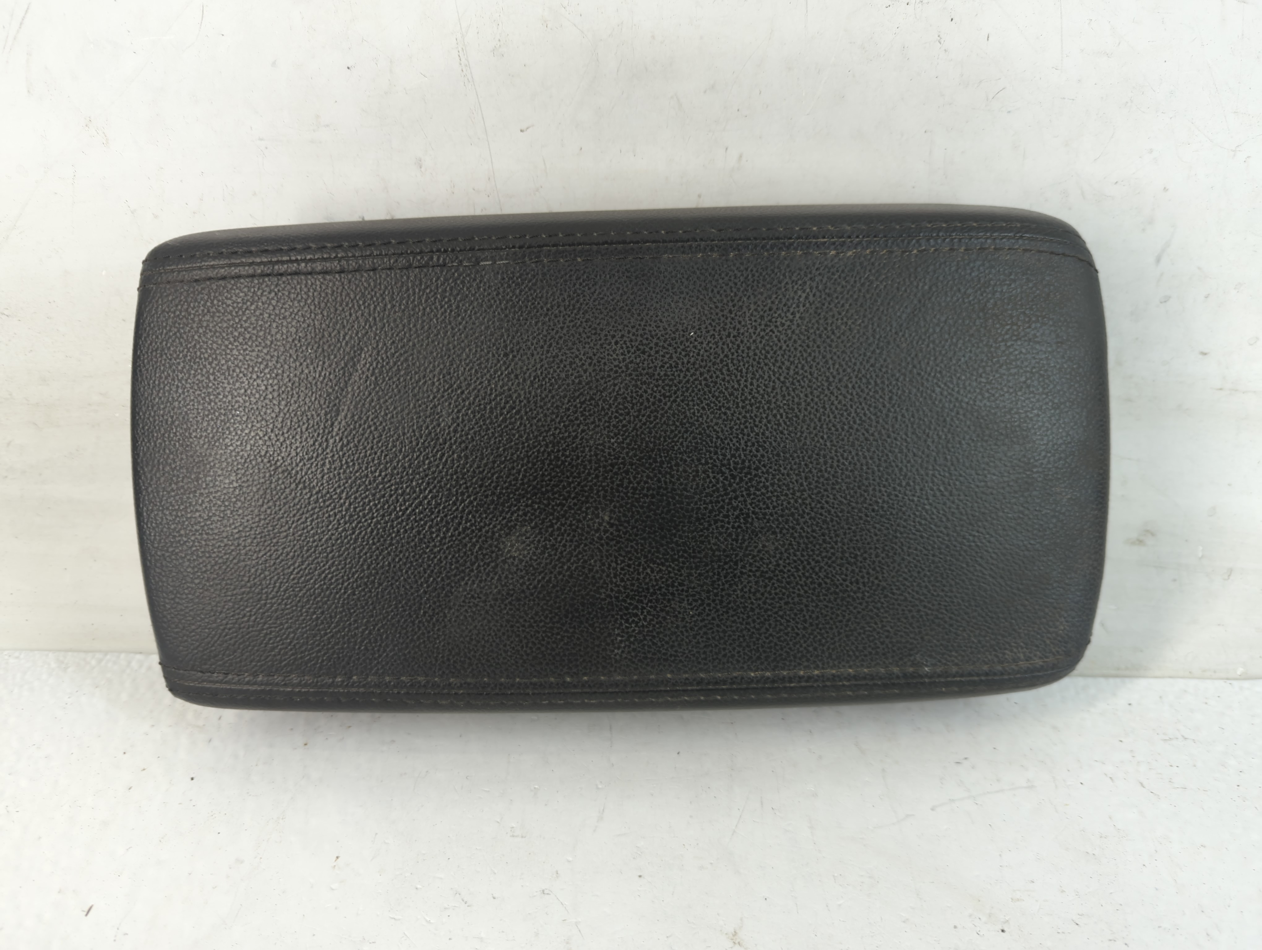 2017 Hyundai Elantra Center Console Armrest Cover Lid Black 771424 - Oemusedautoparts1.com