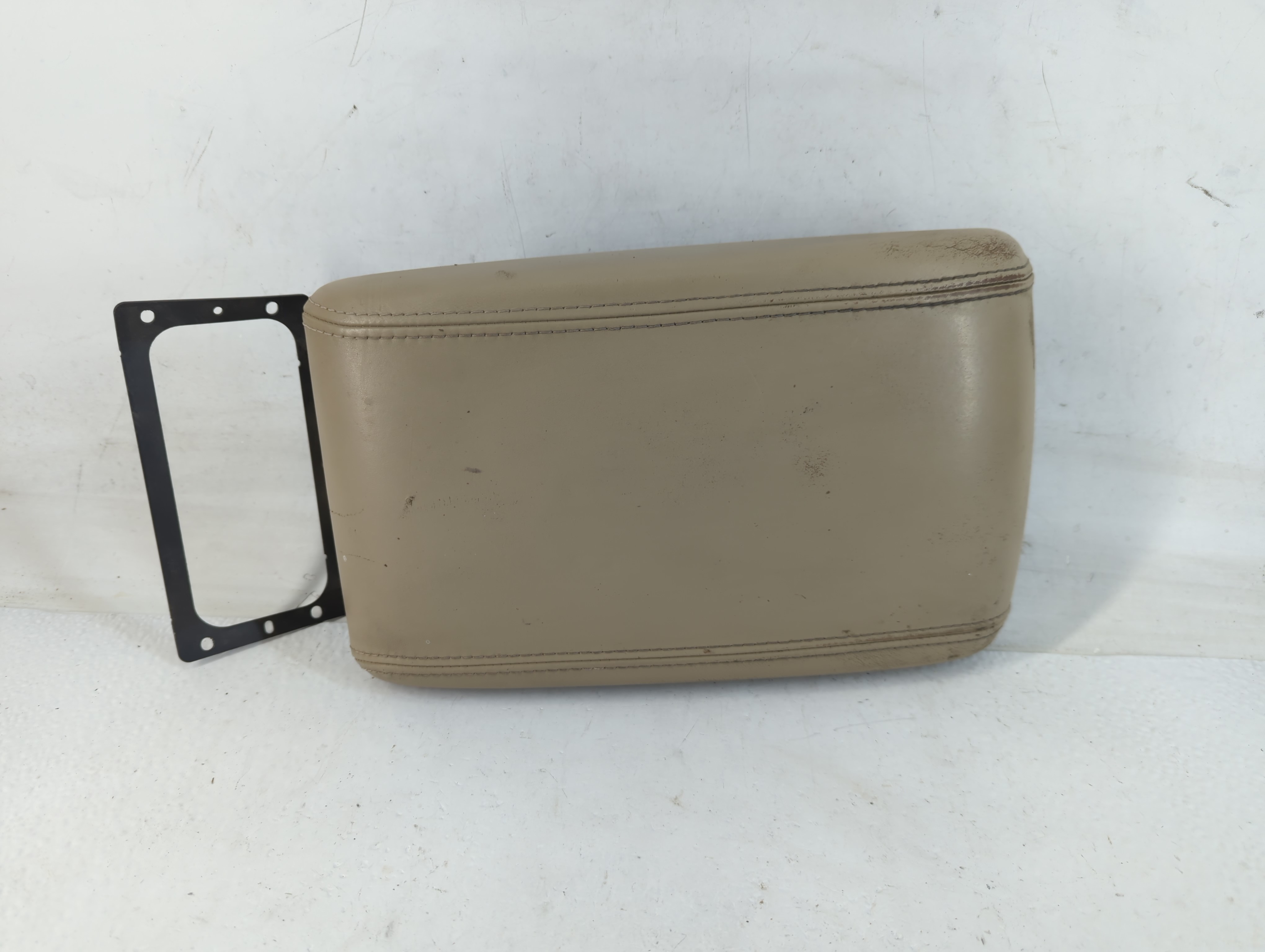 2007 Cadillac Dts Center Console Armrest Cover Lid Beige 771435 - Oemusedautoparts1.com