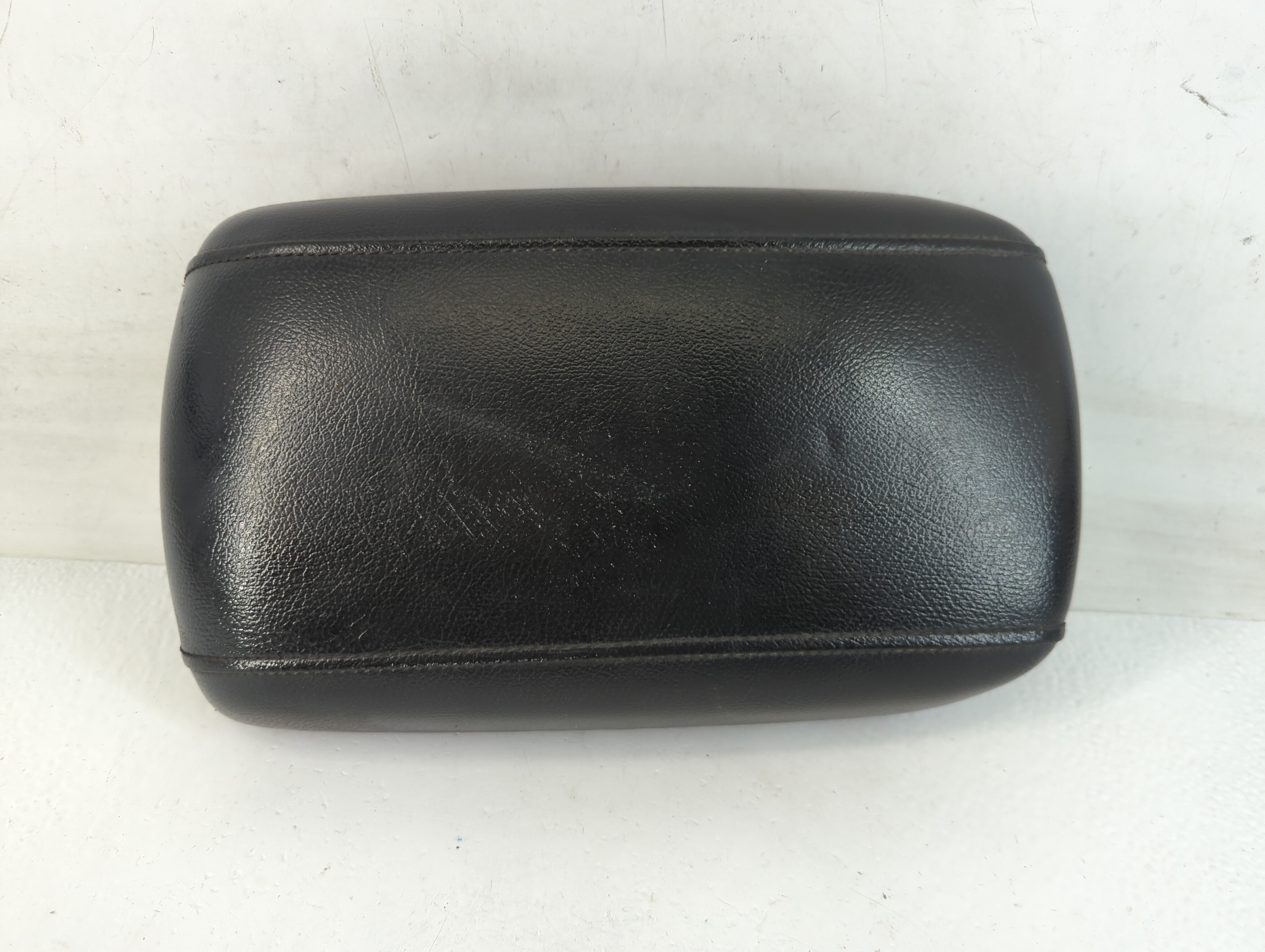 2011 Hyundai Genesis Center Console Armrest Cover Lid Black 771436 - Oemusedautoparts1.com