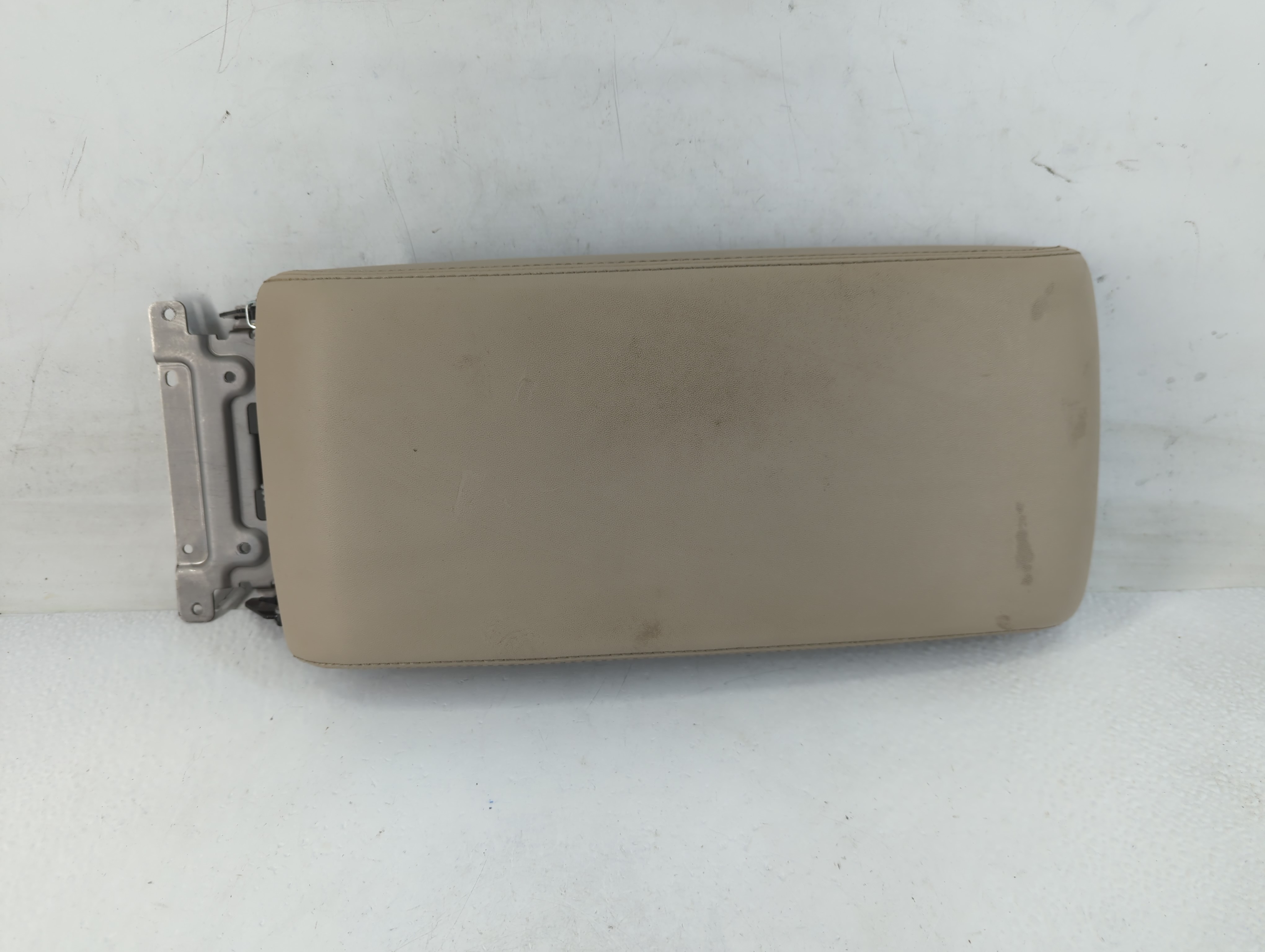 2017 Subaru Legacy Center Console Armrest Cover Lid Beige 771437 - Oemusedautoparts1.com