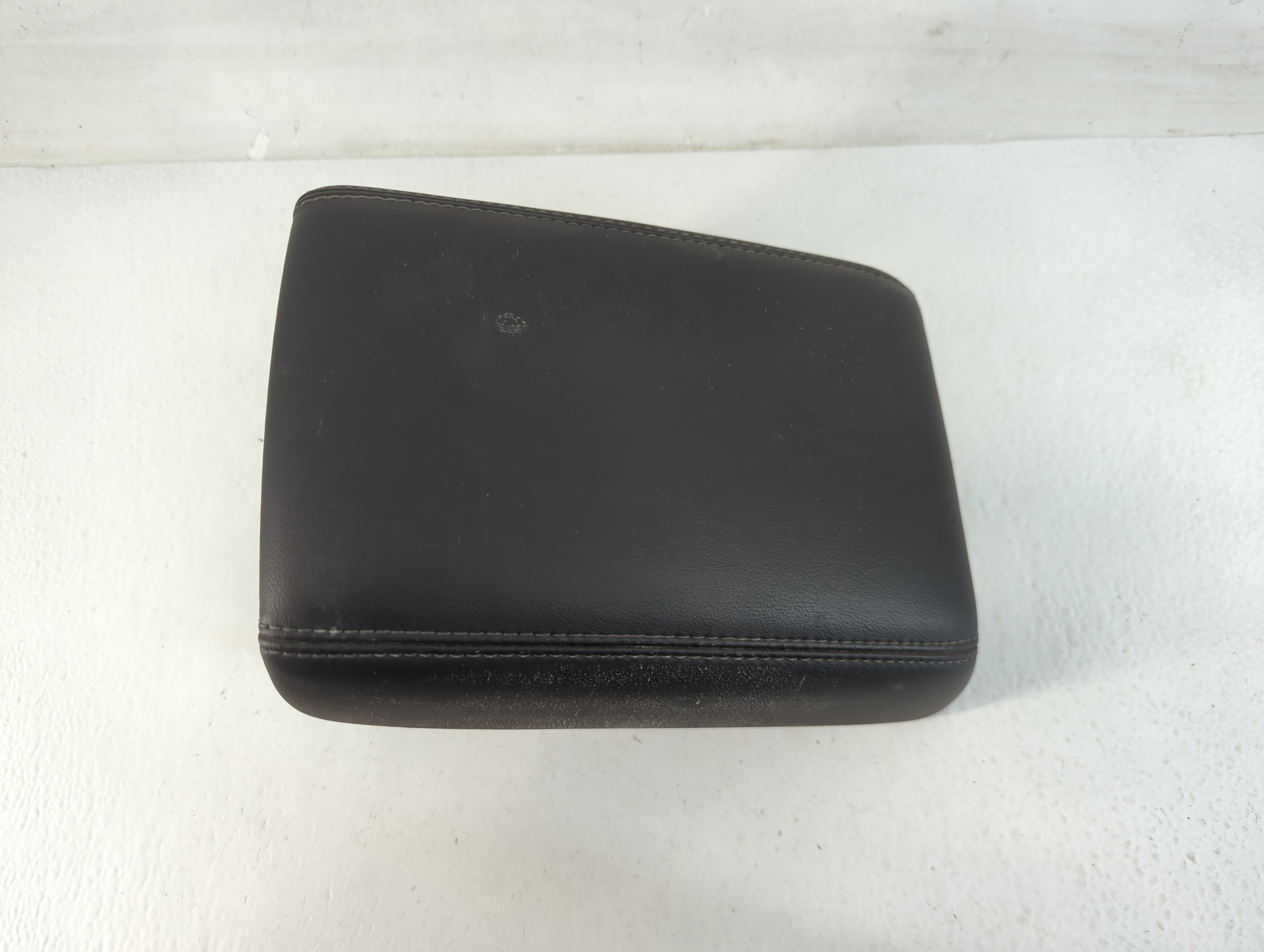 2013 Chevrolet Malibu Center Console Armrest Cover Lid Black 771443 - Oemusedautoparts1.com
