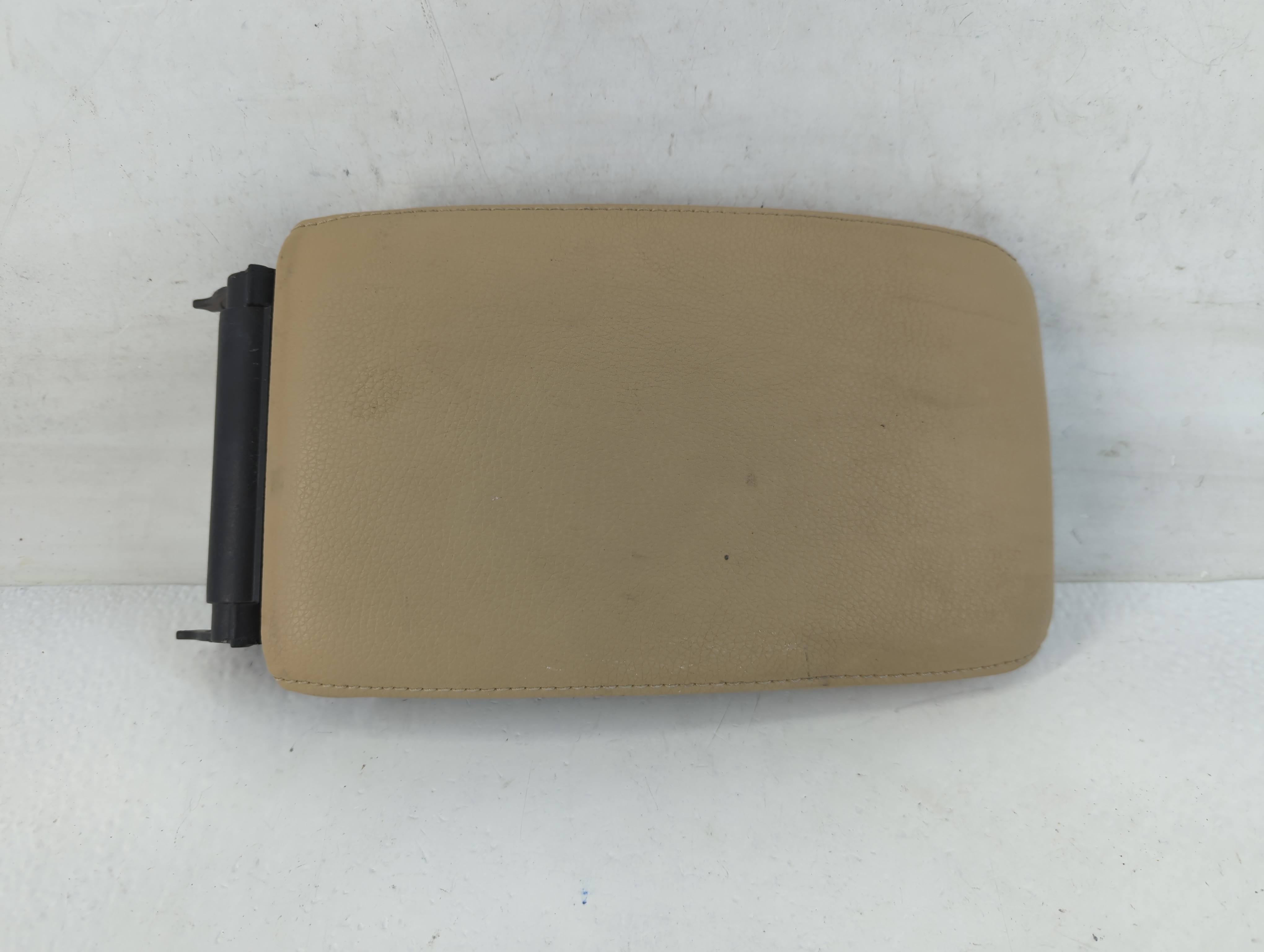 2009 Volkswagen Jetta Center Console Armrest Cover Lid Beige 771457 - Oemusedautoparts1.com