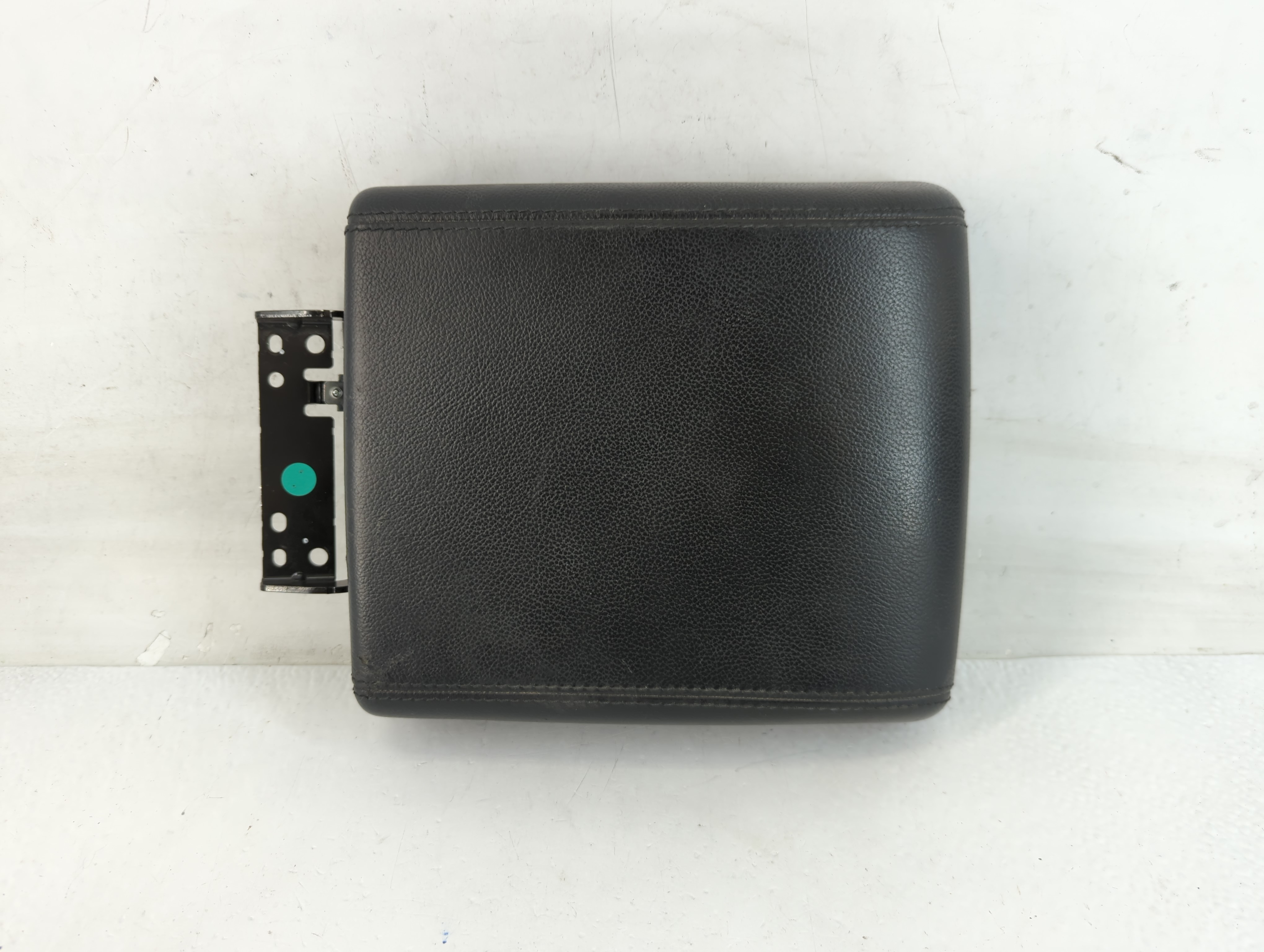 2015 Land Rover Discovery Sport Center Console Armrest Cover Lid Black 771462 - Oemusedautoparts1.com