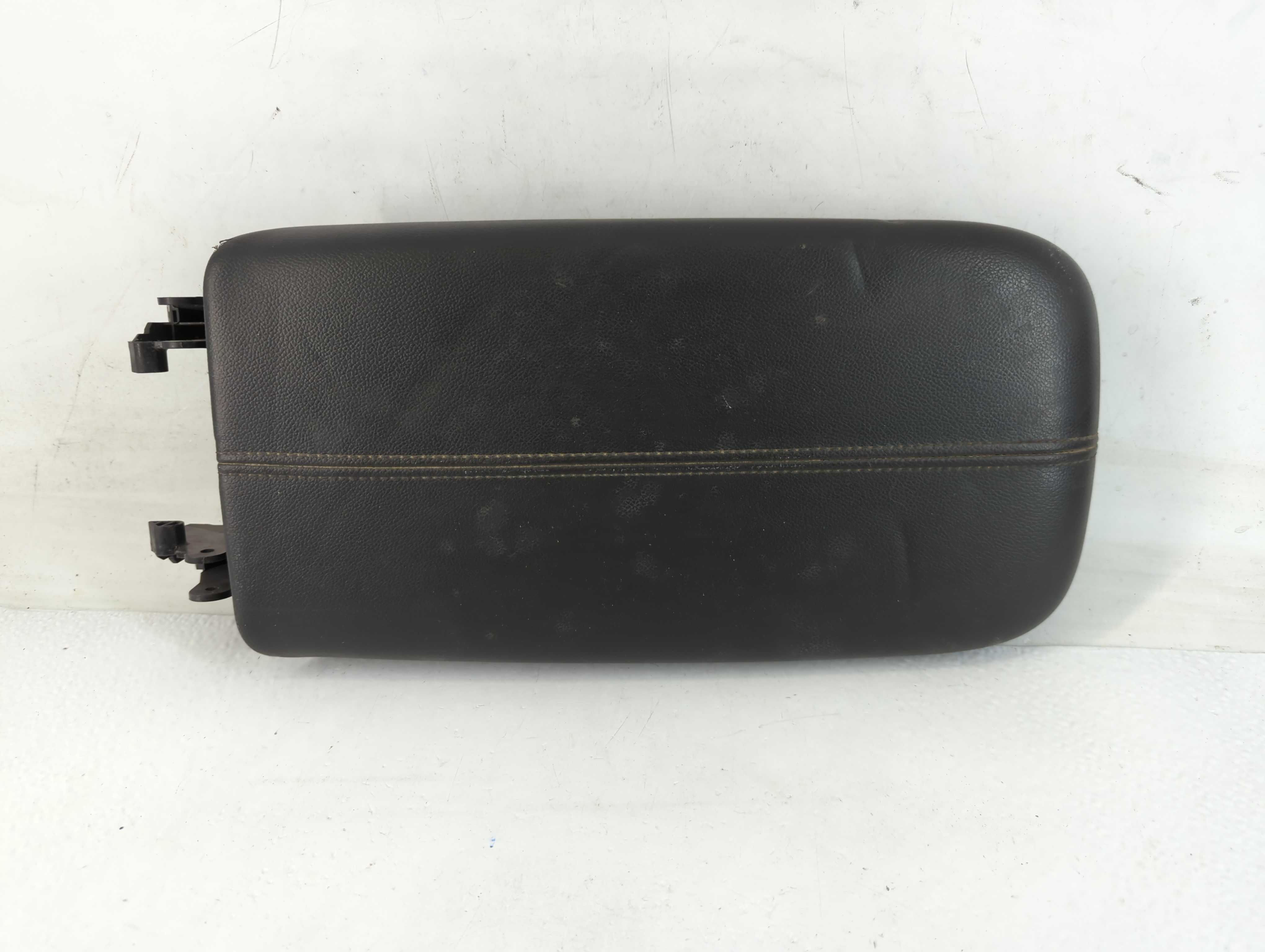 2018 Chevrolet Equinox Center Console Armrest Cover Lid Black 771464 - Oemusedautoparts1.com
