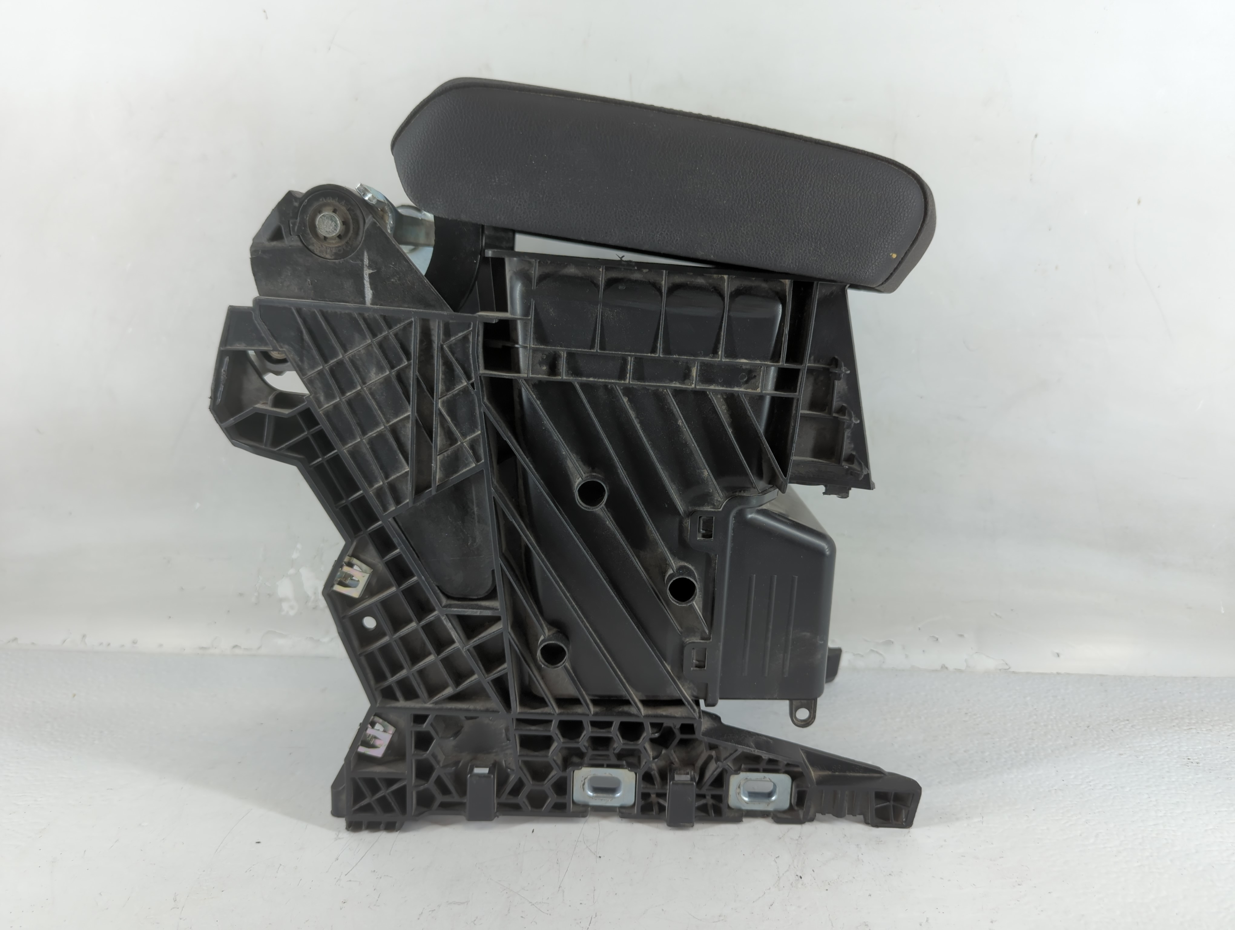 2020 Volkswagen Tiguan Center Console Armrest Cover Lid Black 771475 - Oemusedautoparts1.com