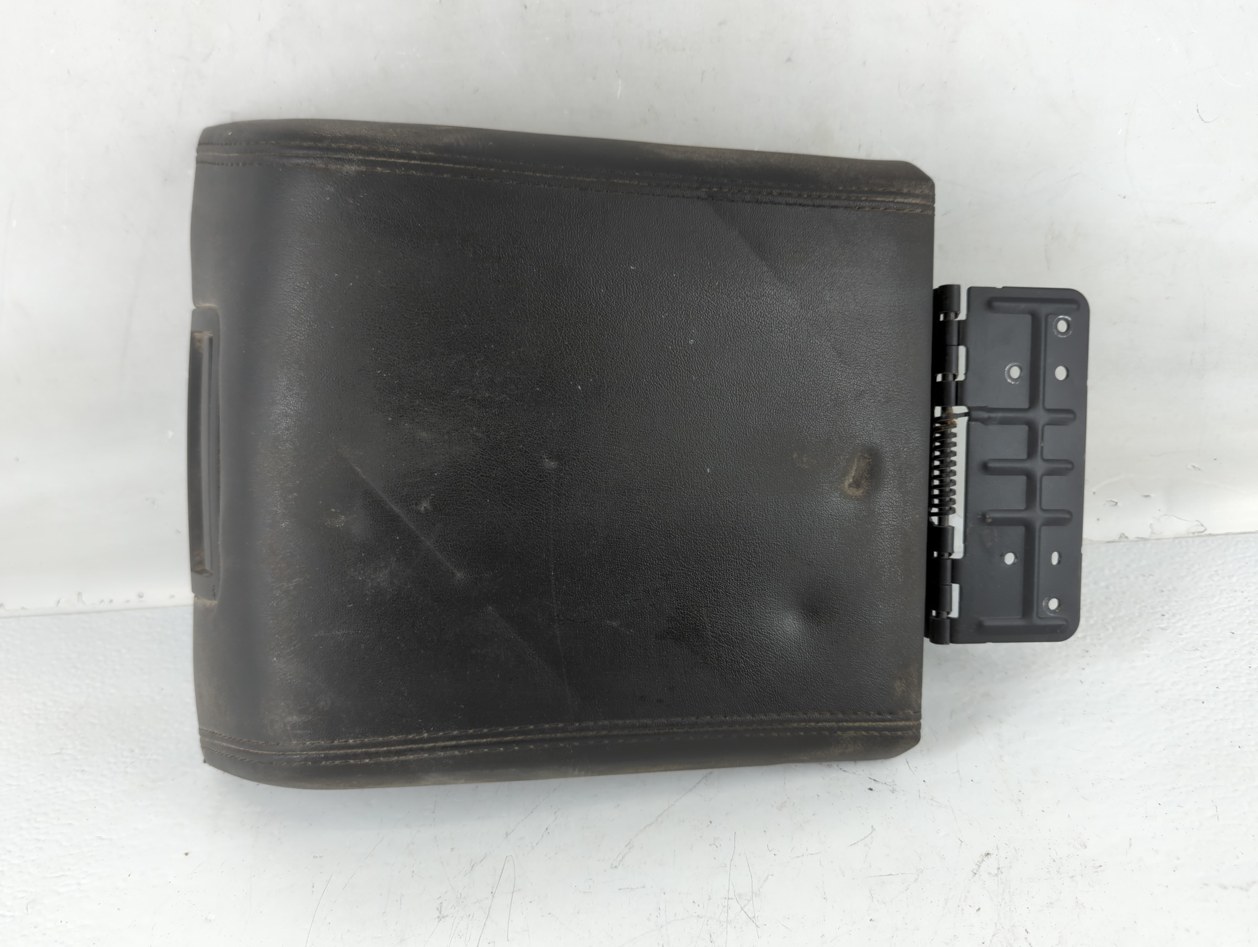 2010 Lincoln Navigator Center Console Armrest Cover Lid Black 771478 - Oemusedautoparts1.com