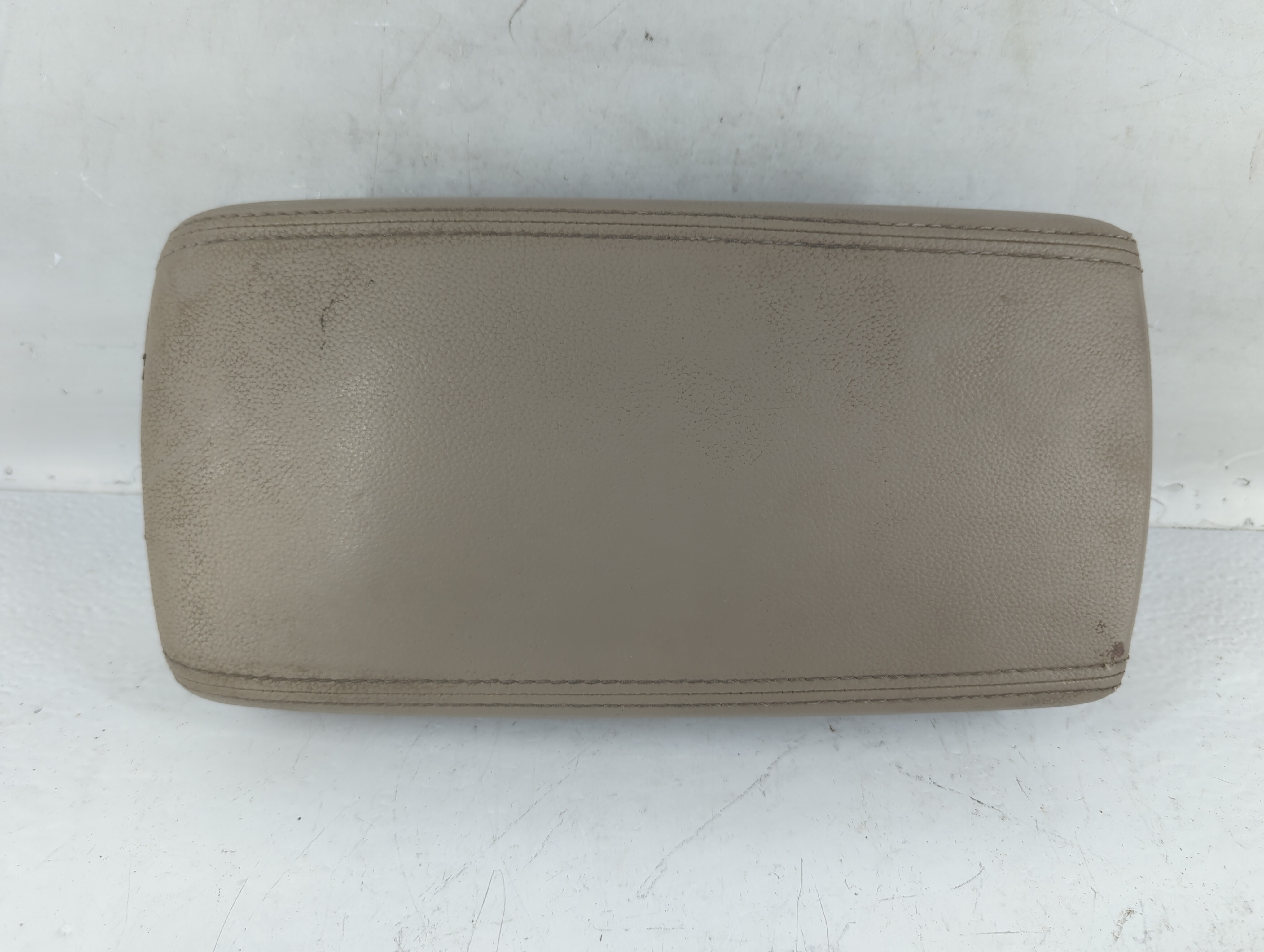2017 Hyundai Elantra Center Console Armrest Cover Lid Grey 771497 - Oemusedautoparts1.com