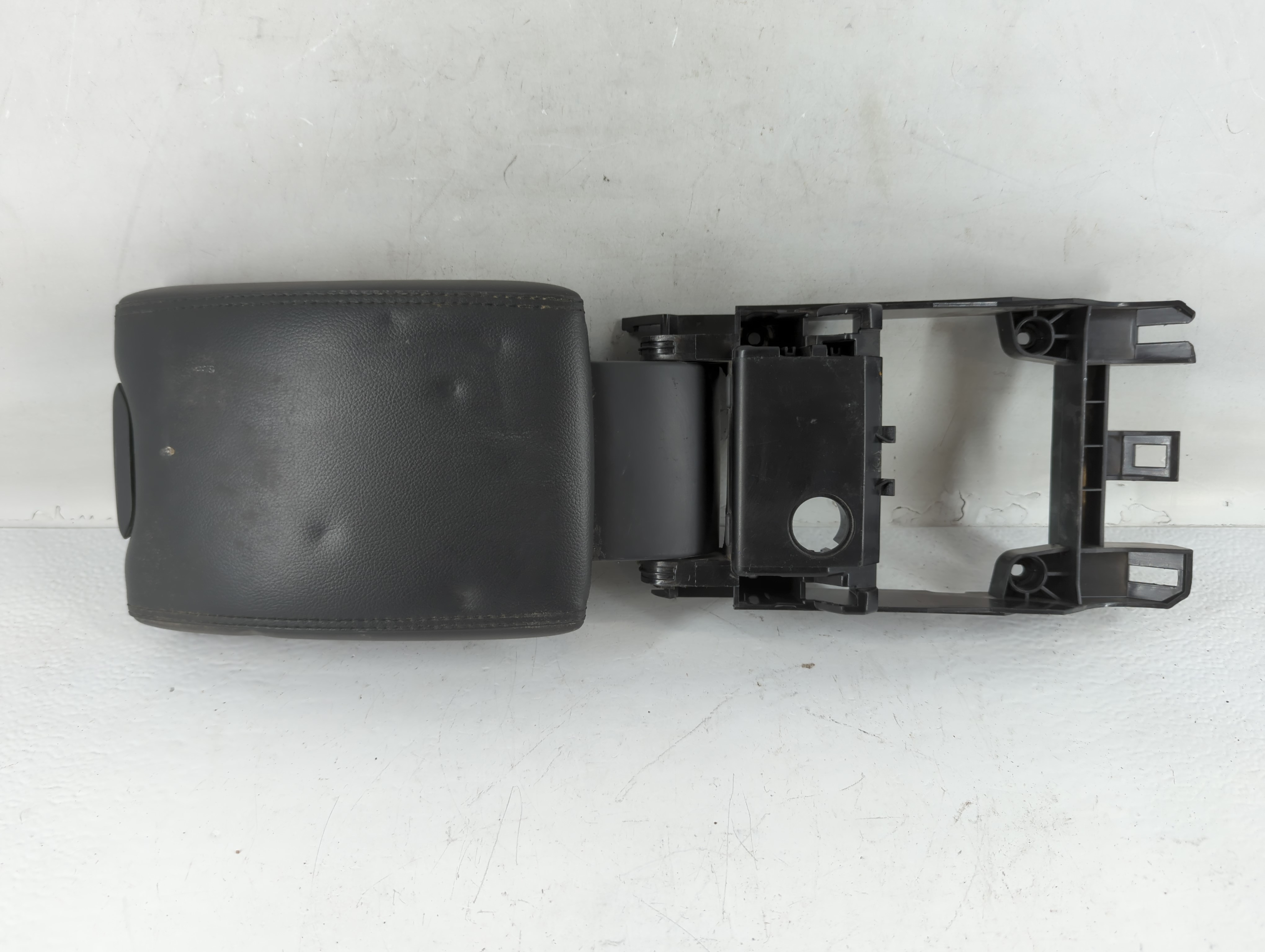 2013 Volvo S60 Center Console Armrest Cover Lid Black 771501 - Oemusedautoparts1.com
