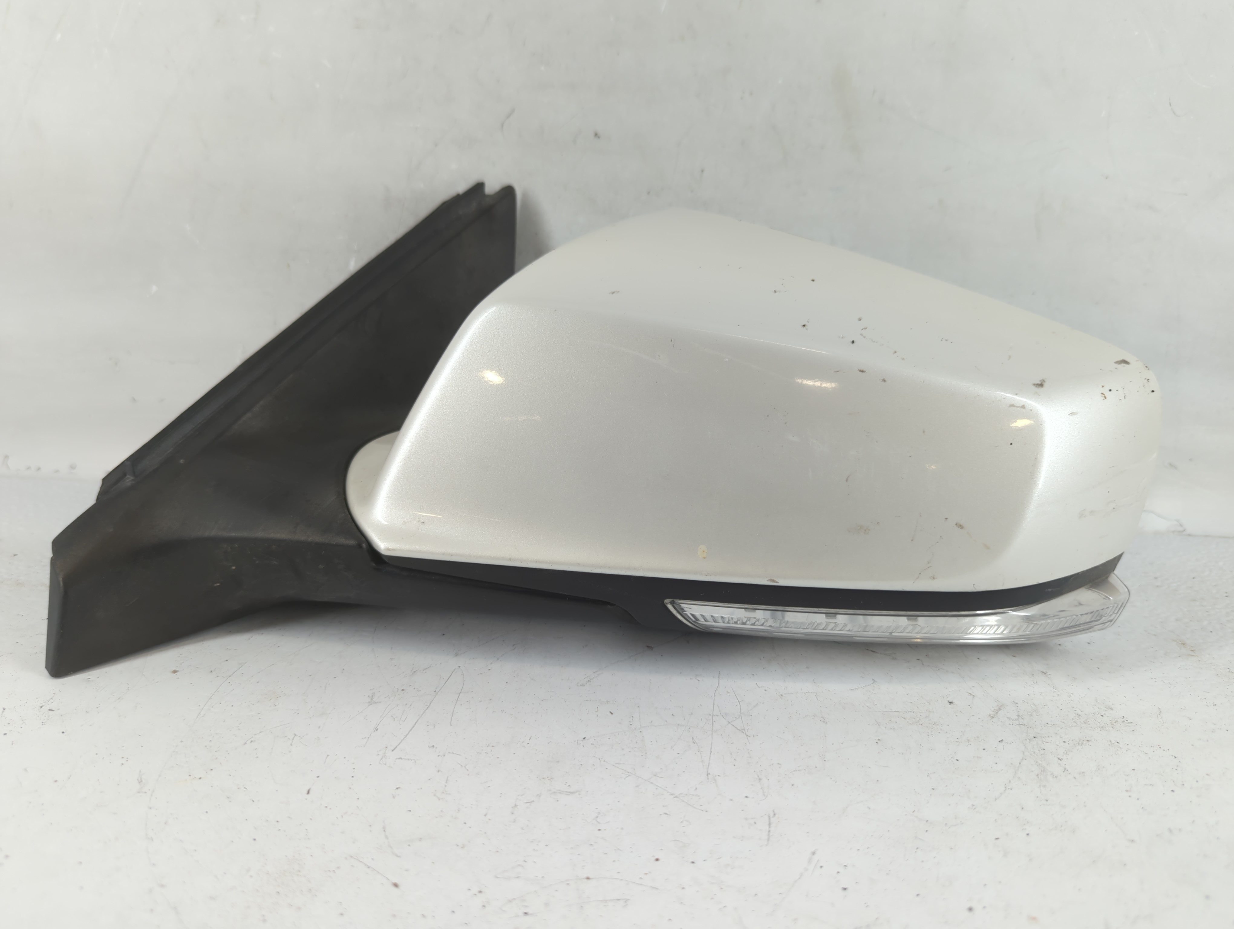 2010-2012 Buick Lacrosse Driver Left Side View Power Door Mirror White 771522 - Oemusedautoparts1.com