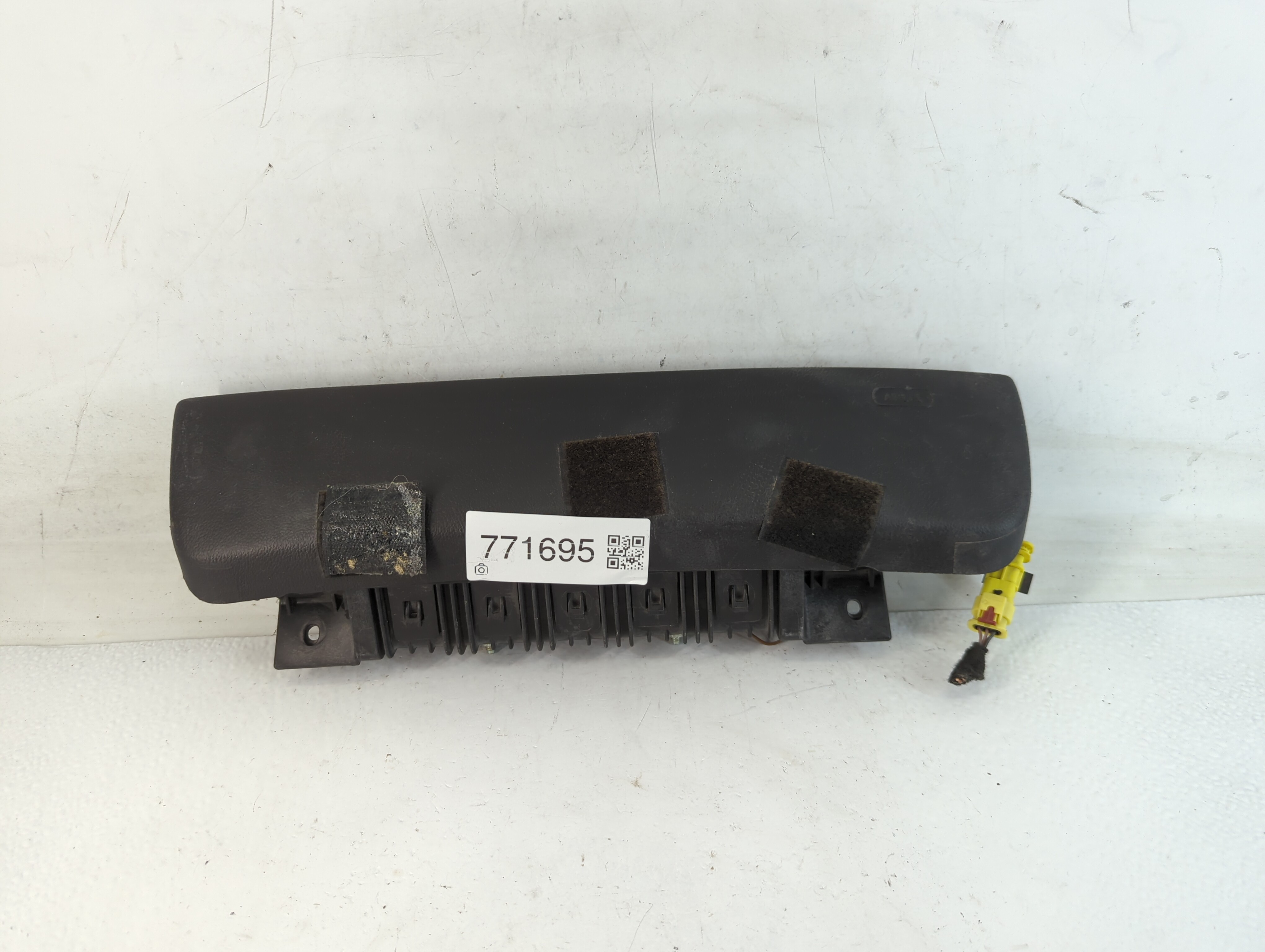 2012-2019 Chevrolet Sonic Air Bag Passenger Right Knee Oem 771695 - Oemusedautoparts1.com