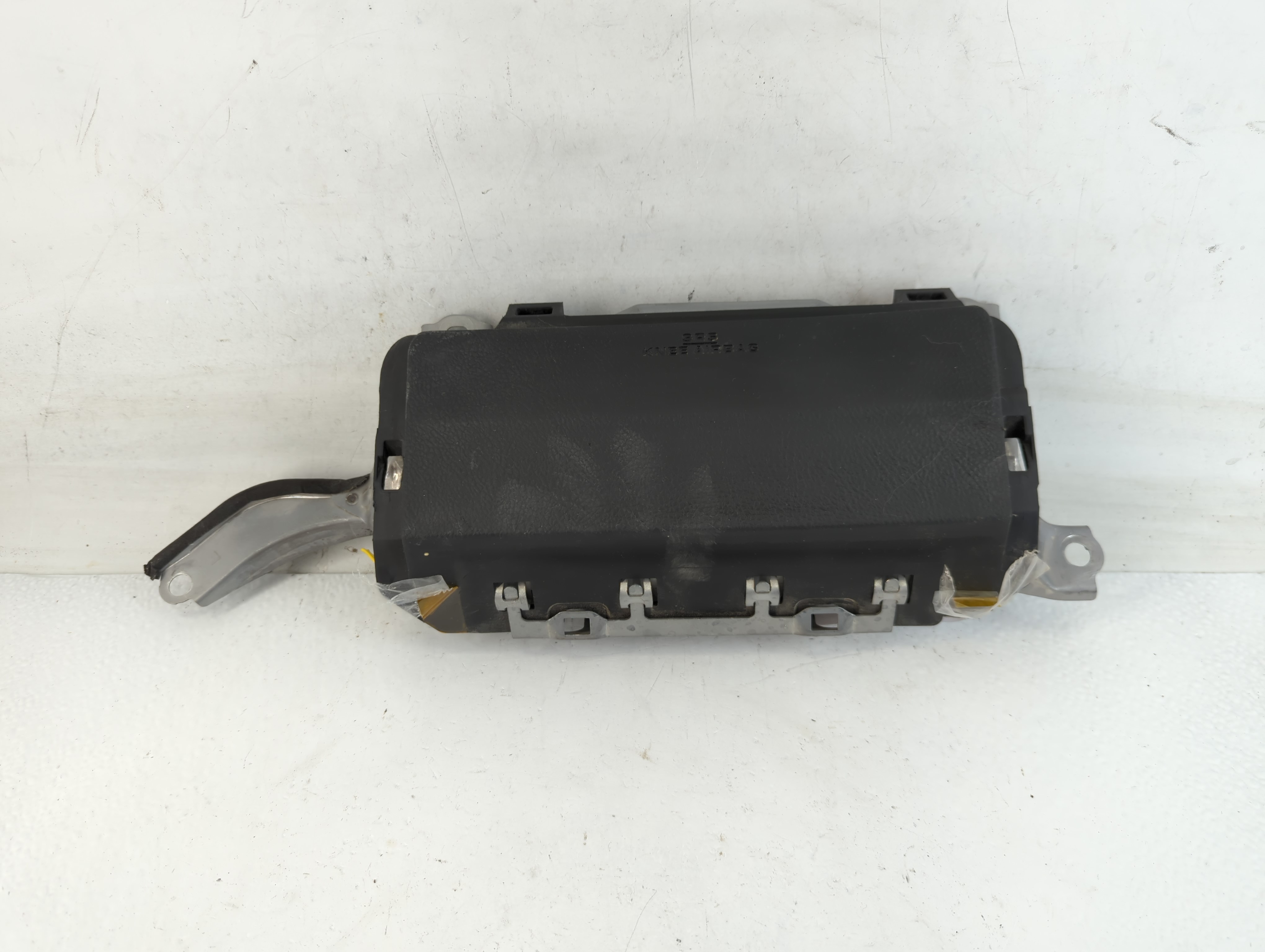 2016-2017 Chevrolet Cruze Air Bag Driver Left Knee Oem 771697 - Oemusedautoparts1.com