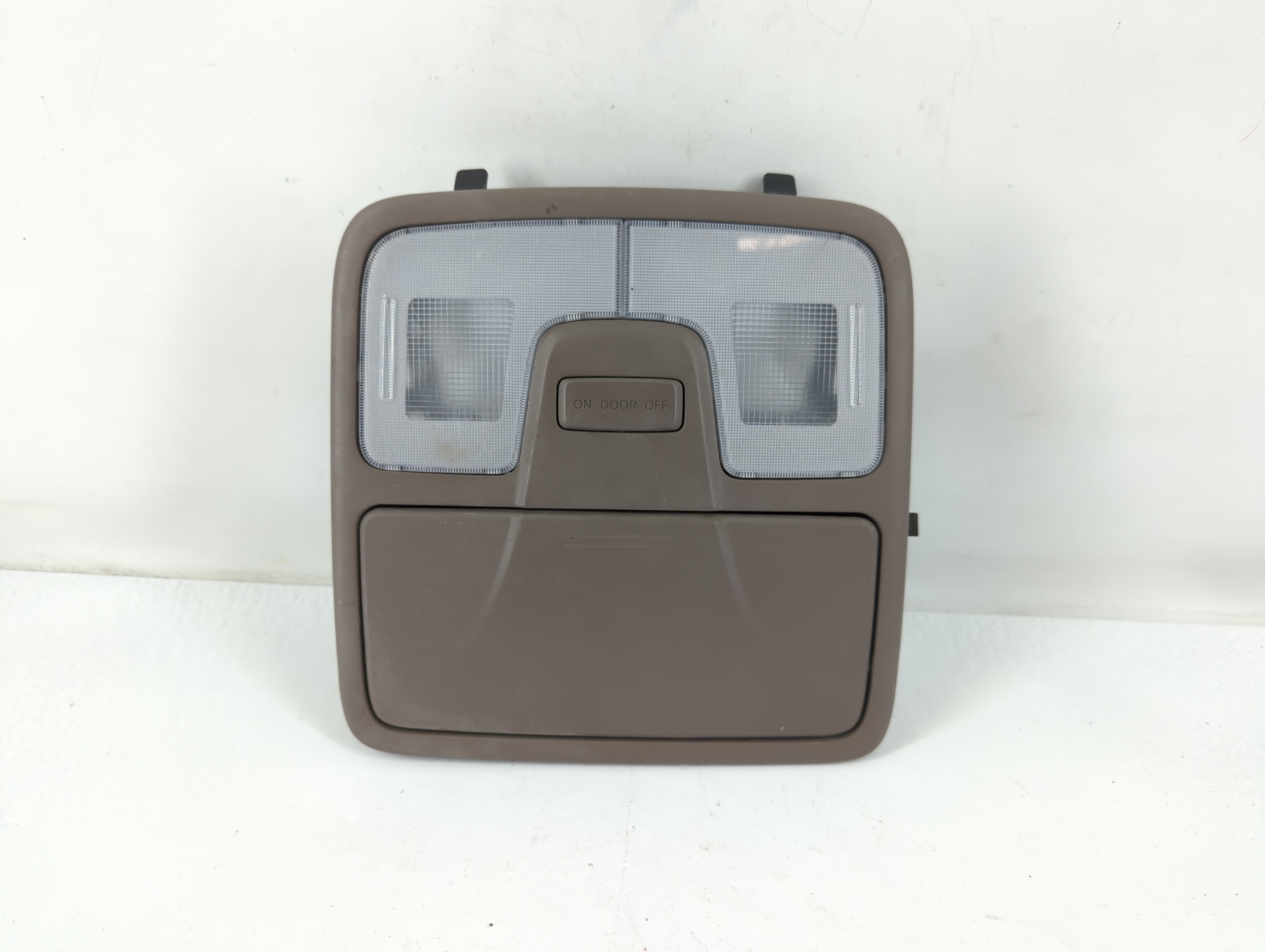 2015 Hyundai Tucson Overhead Roof Console 771966 - Oemusedautoparts1.com