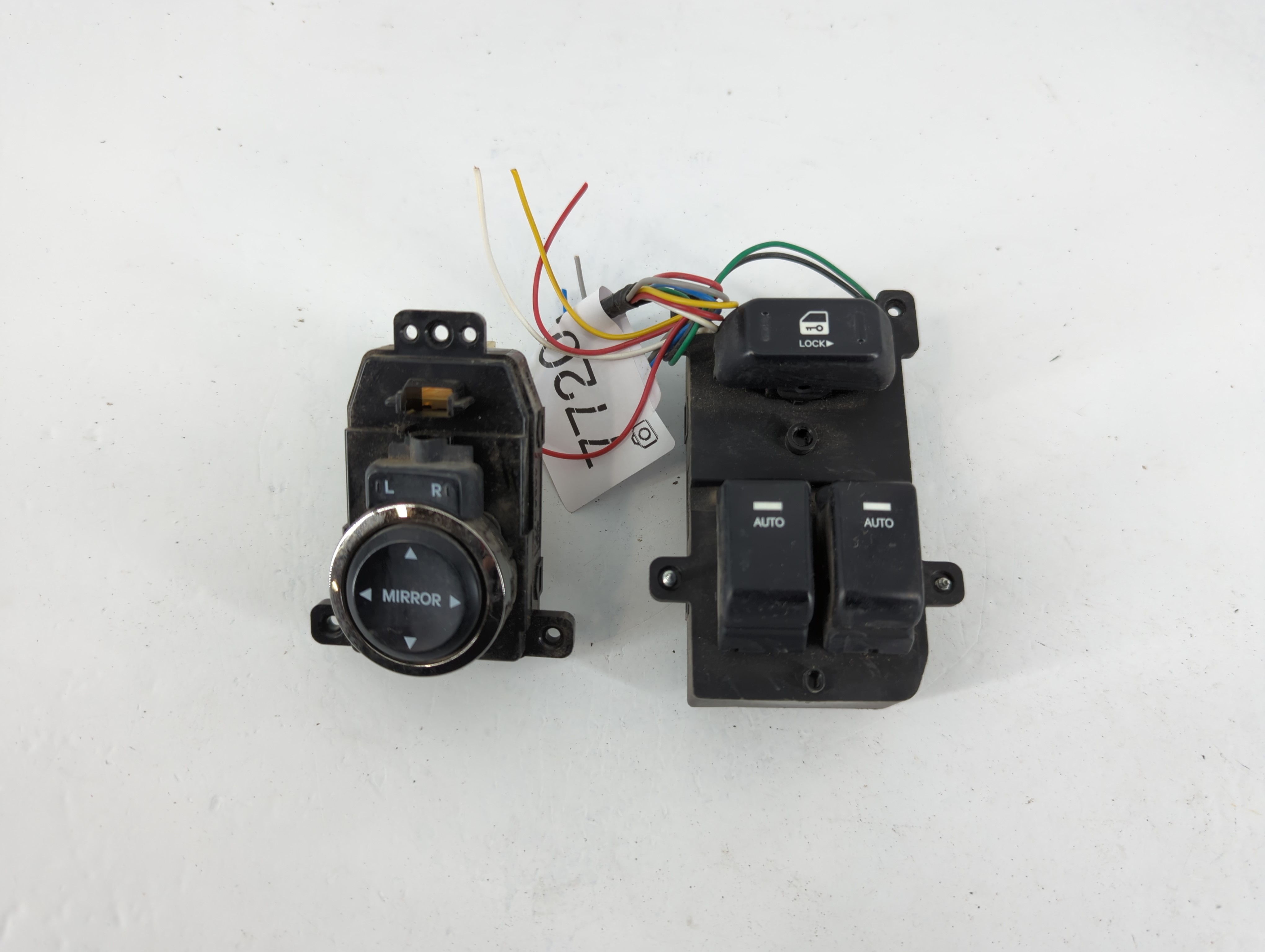 2011-2014 Hyundai Genesis Driver Left Door Master Power Window Switch 772097 - Oemusedautoparts1.com
