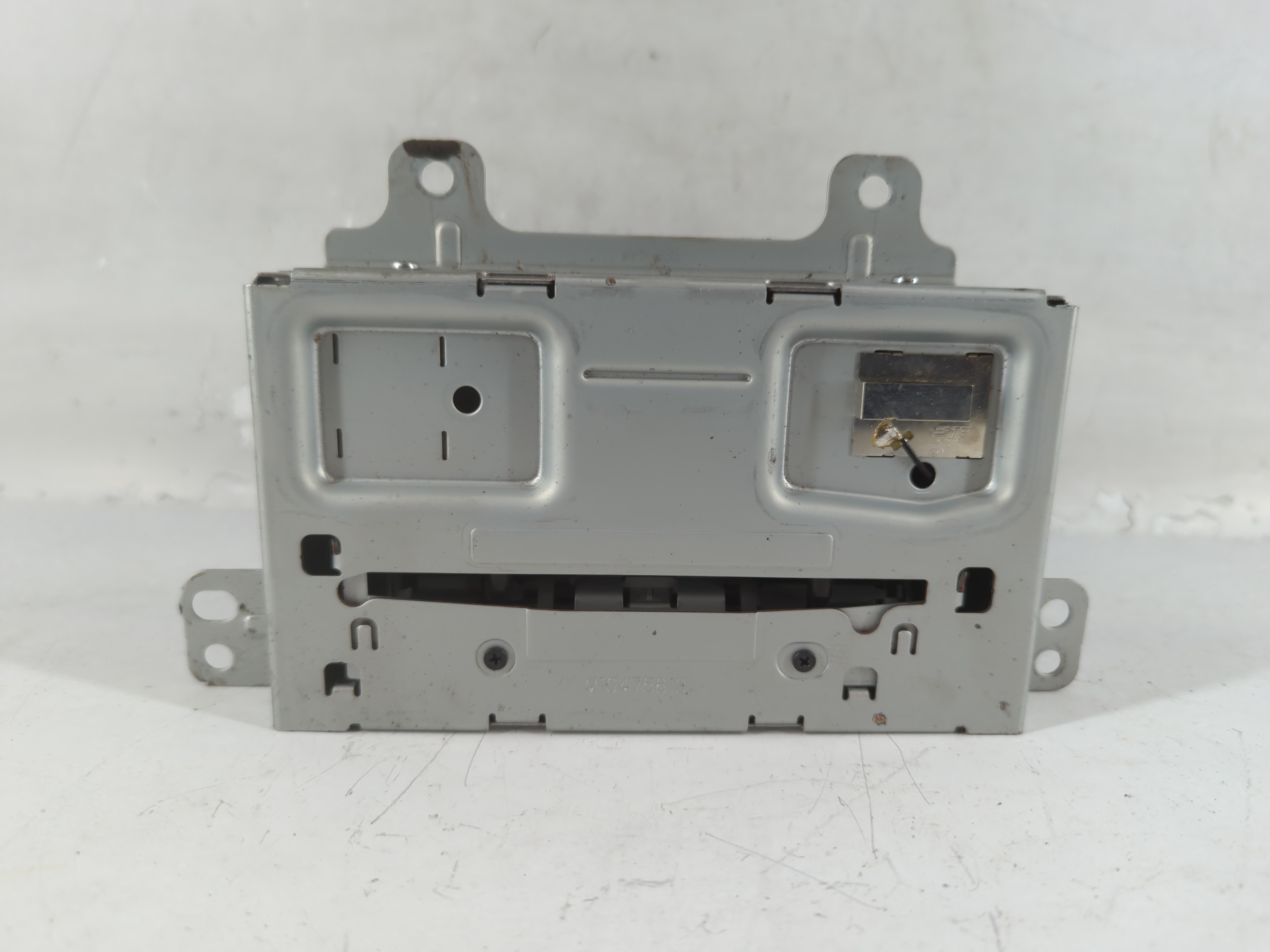 2015-2016 Chevrolet Cruze Am Fm Cd Player Radio Receiver 772481 - Oemusedautoparts1.com