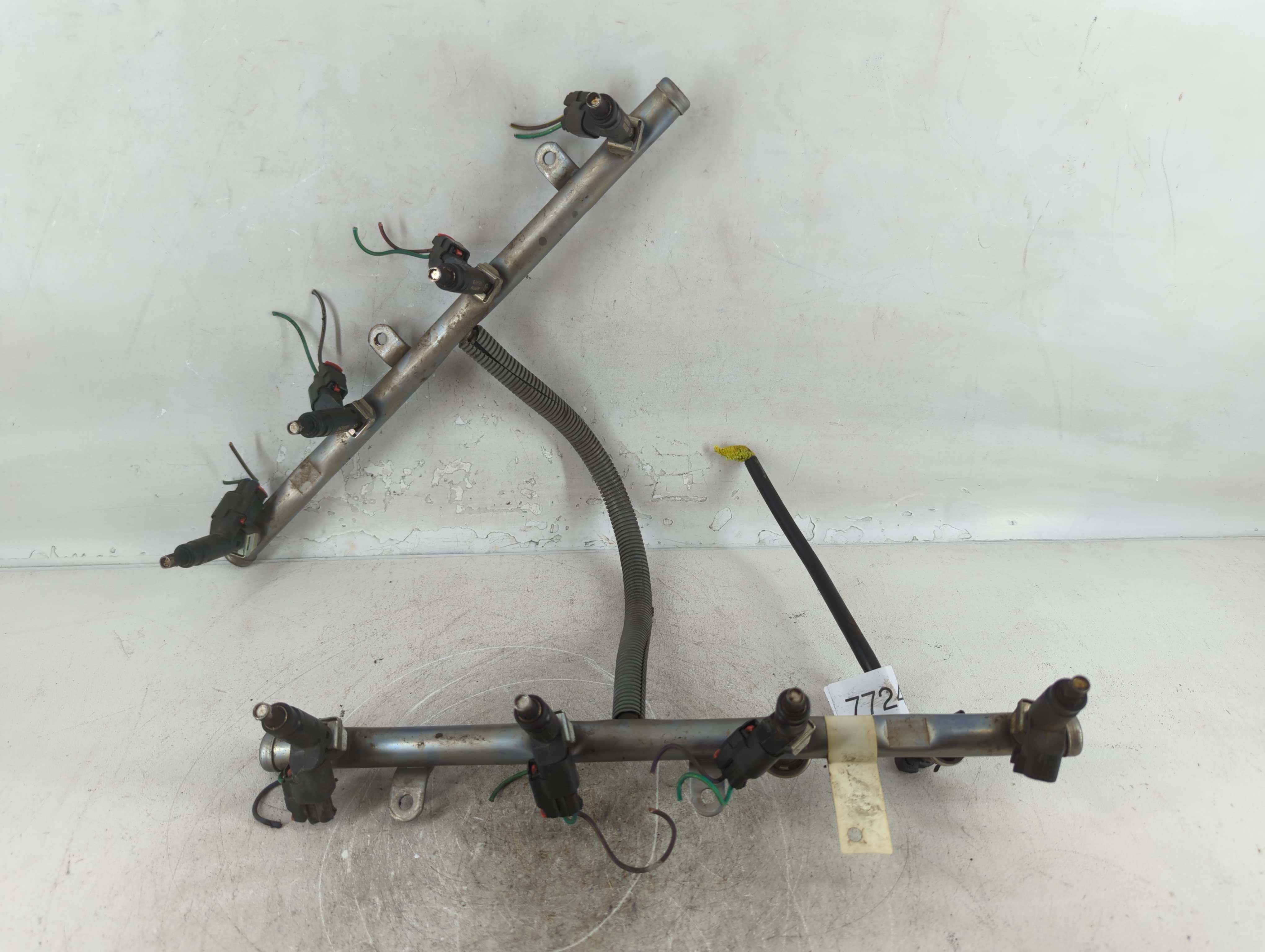 2007 Jeep Commander Fuel Injectors 772495 - Oemusedautoparts1.com