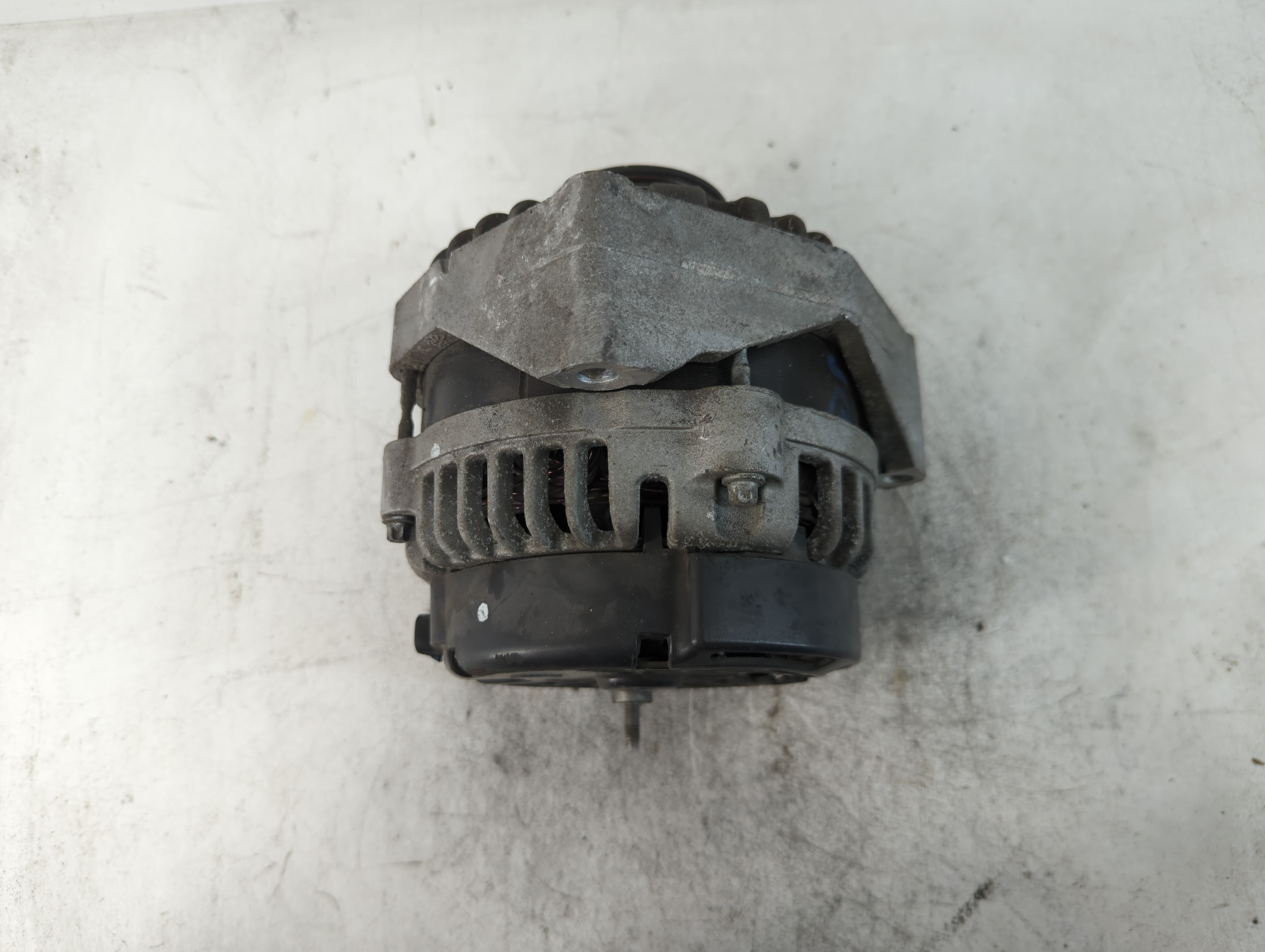 Picture of 2007 Chevrolet Tahoe Alternator Generator Charging Assembly Engine Oem 772596