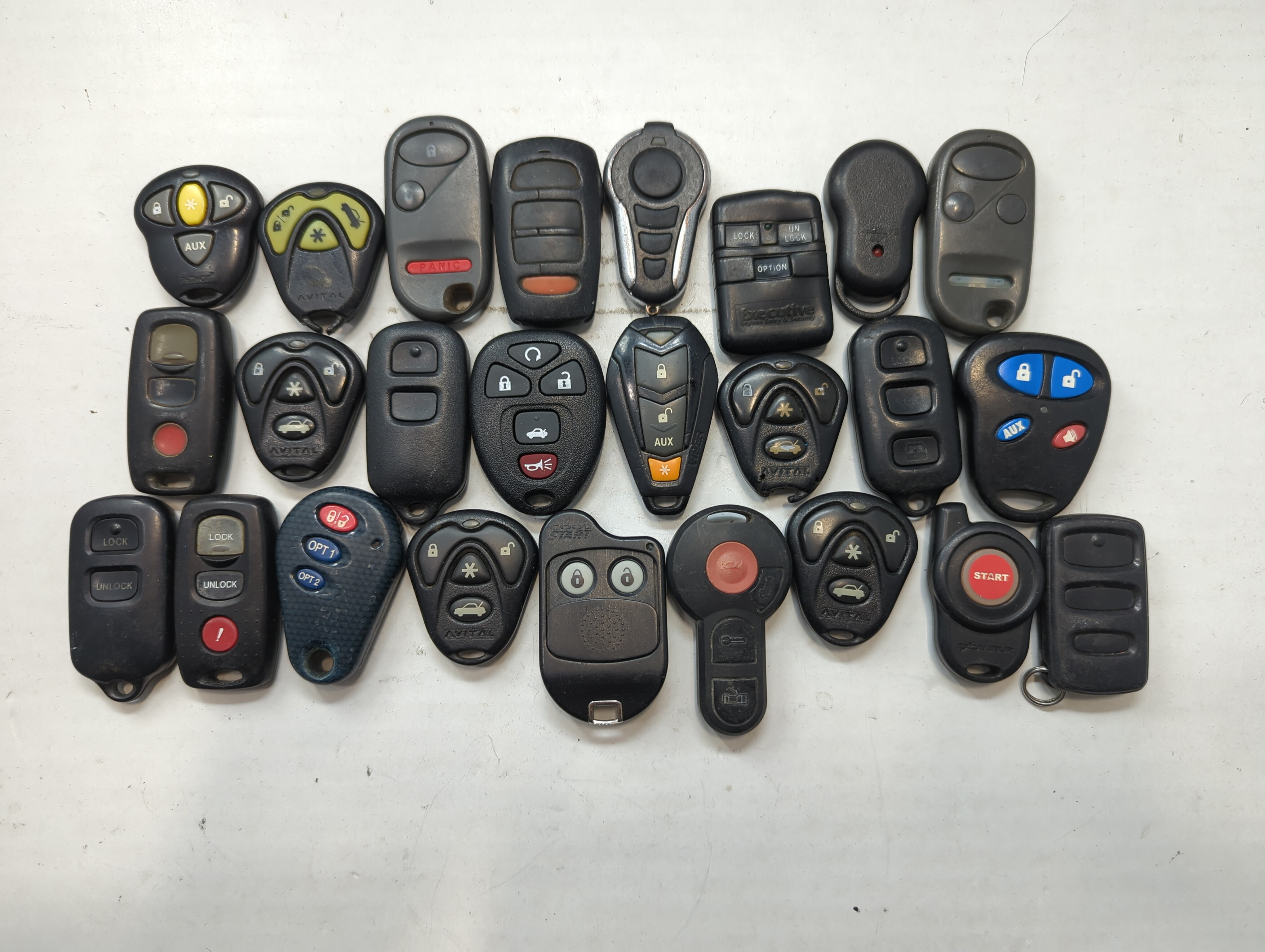 Lot of 25 Aftermarket Keyless Entry Remote Fob MIXED FCC IDS MIXED PART 773437 - Oemusedautoparts1.com