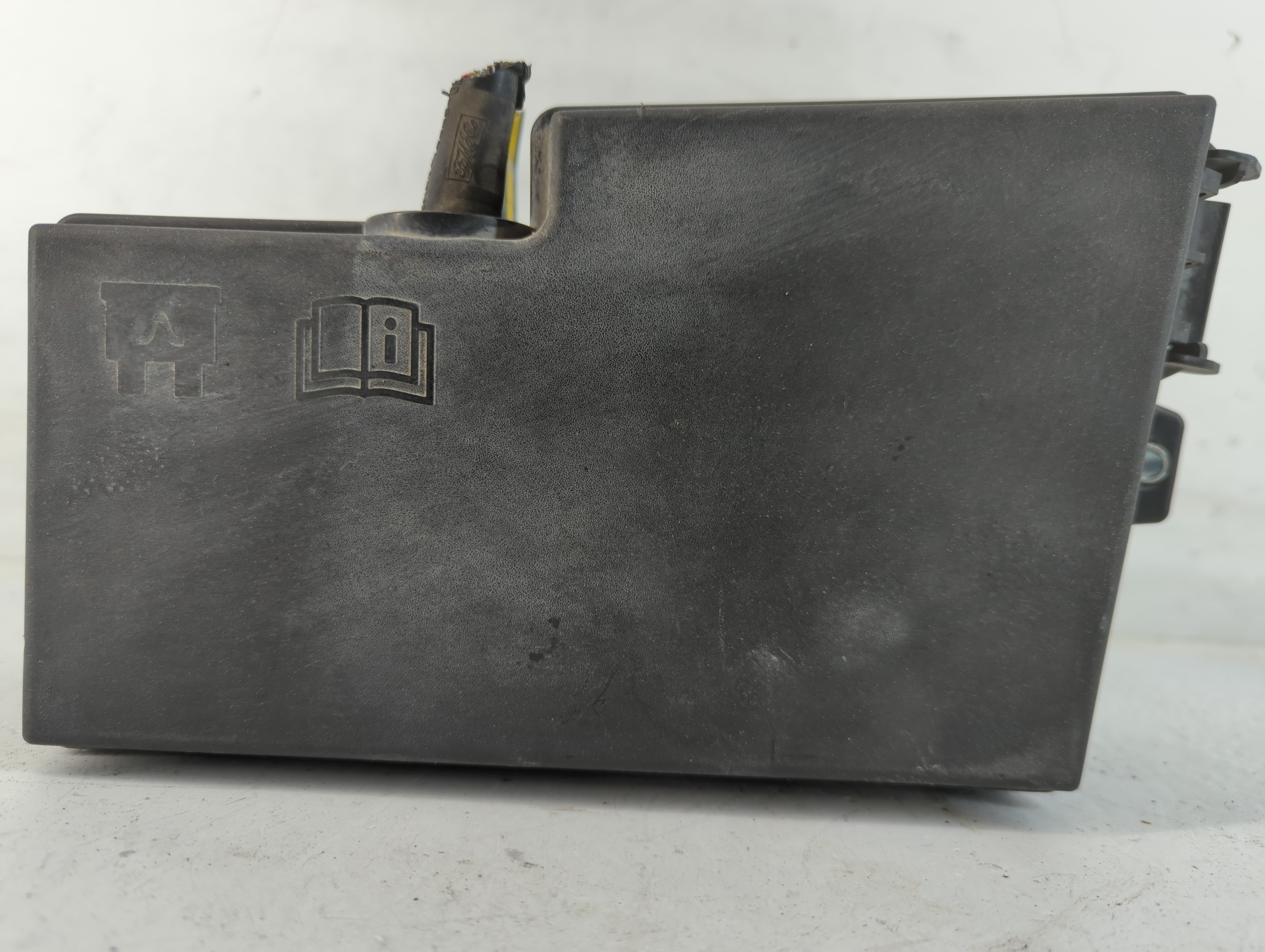 2004-2009 Mazda 3 Fusebox Fuse Box Relay Module 8688039|3m5t-14a142-ab 773556 - Oemusedautoparts1.com