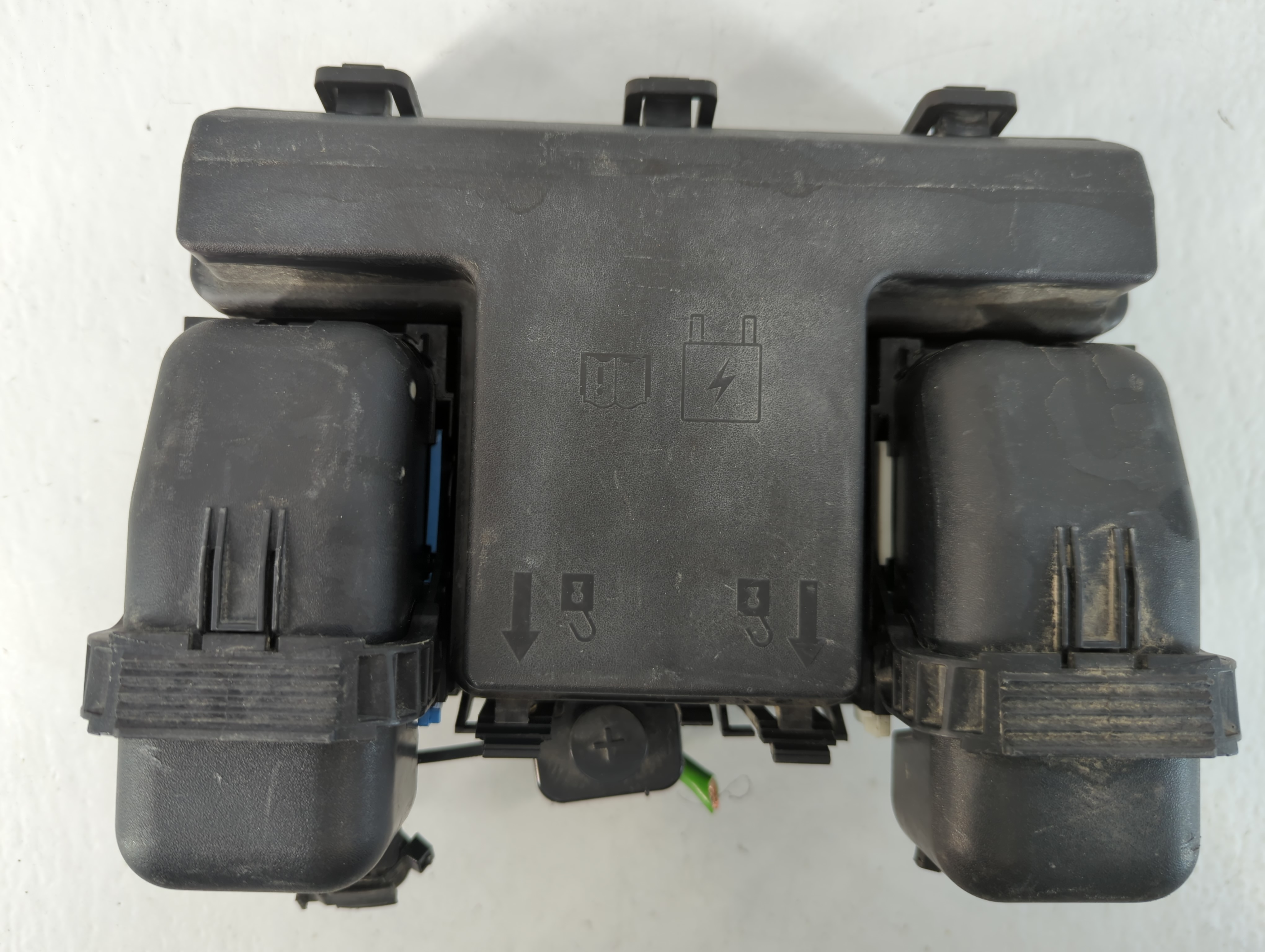 2017-2020 Ford Fusion Fusebox Fuse Box Relay Module 773562 - Oemusedautoparts1.com