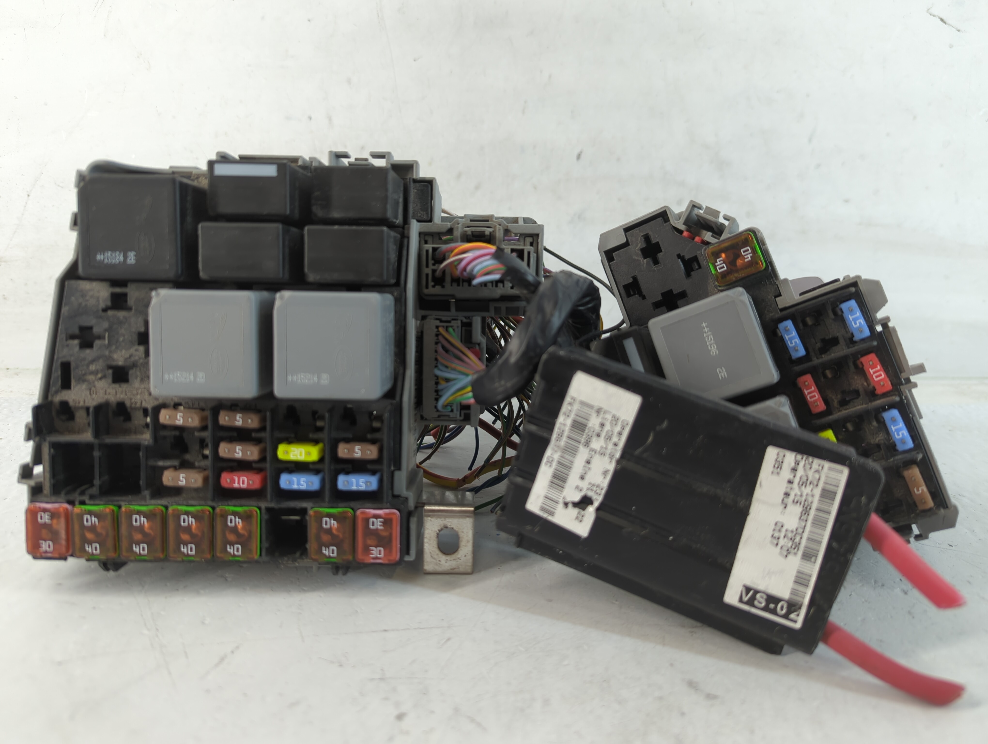 2015-2017 Land Rover Discovery Sport Fusebox Fuse Box Relay Module 773565 - Oemusedautoparts1.com