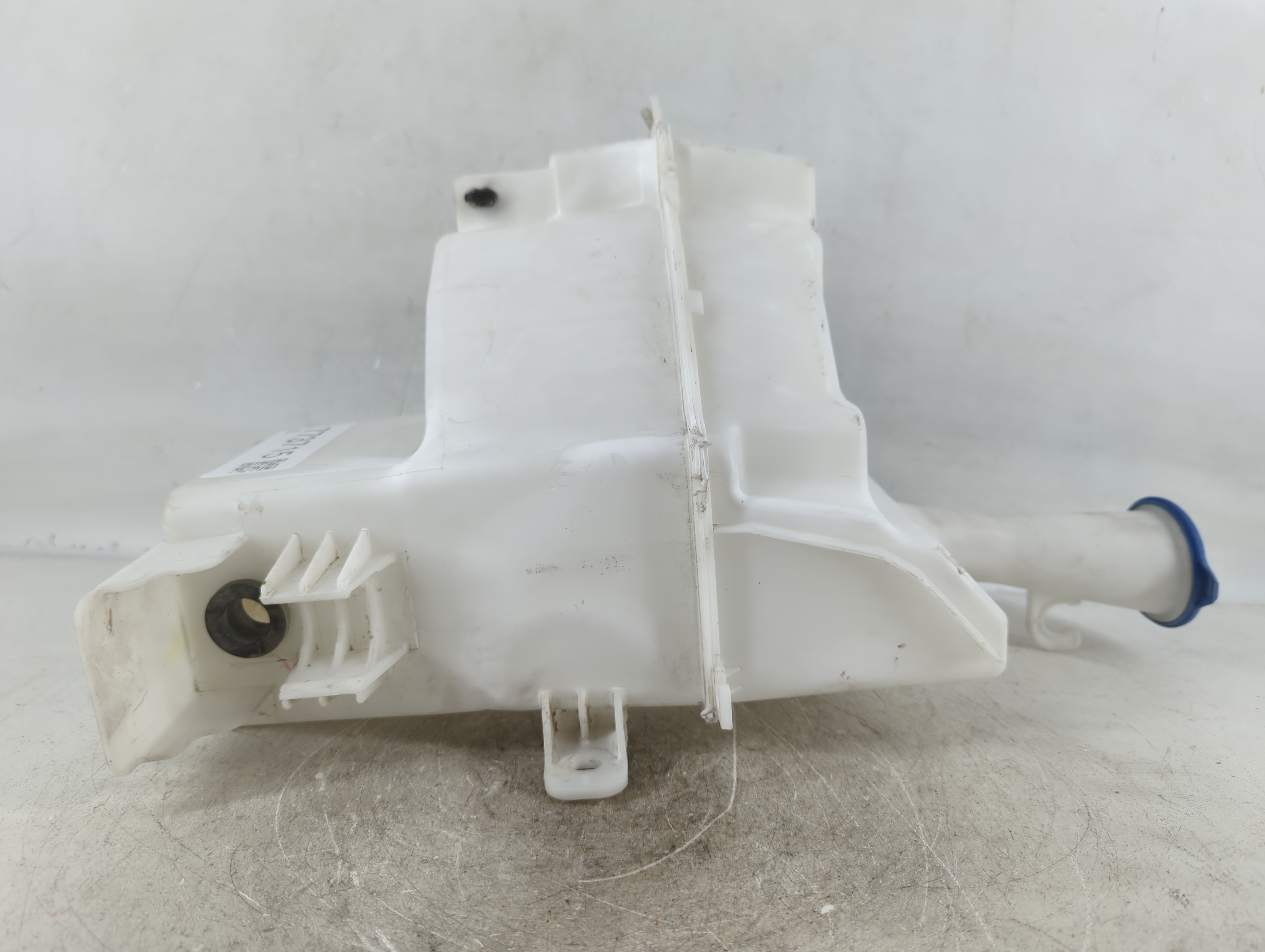 Picture of 2017-2018 Hyundai Elantra Windshield Washer Fluid Reservoir Bottle Oem 773715