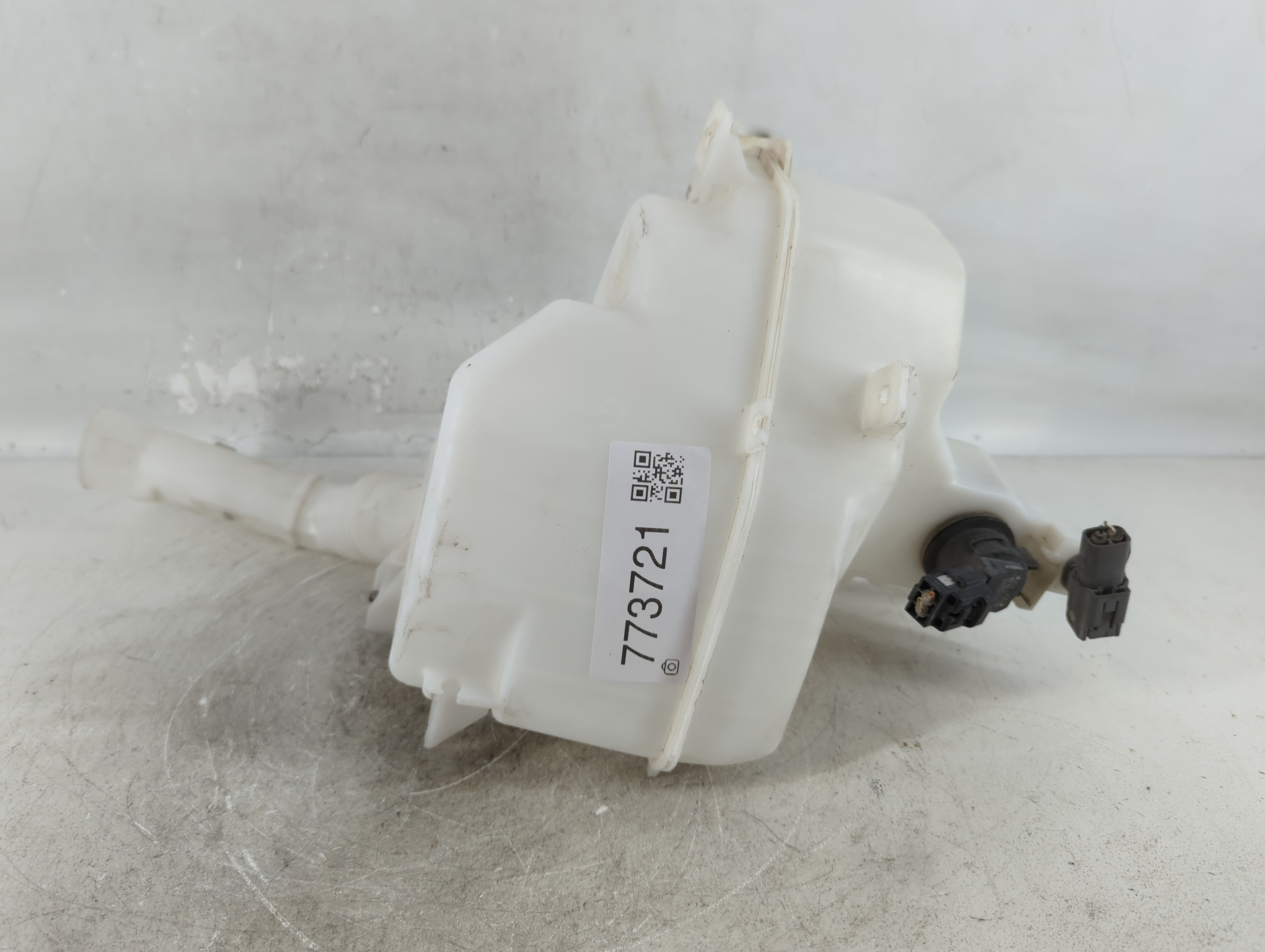 2010-2013 Mazda 3 Windshield Washer Fluid Reservoir Bottle Oem 773721 - Oemusedautoparts1.com
