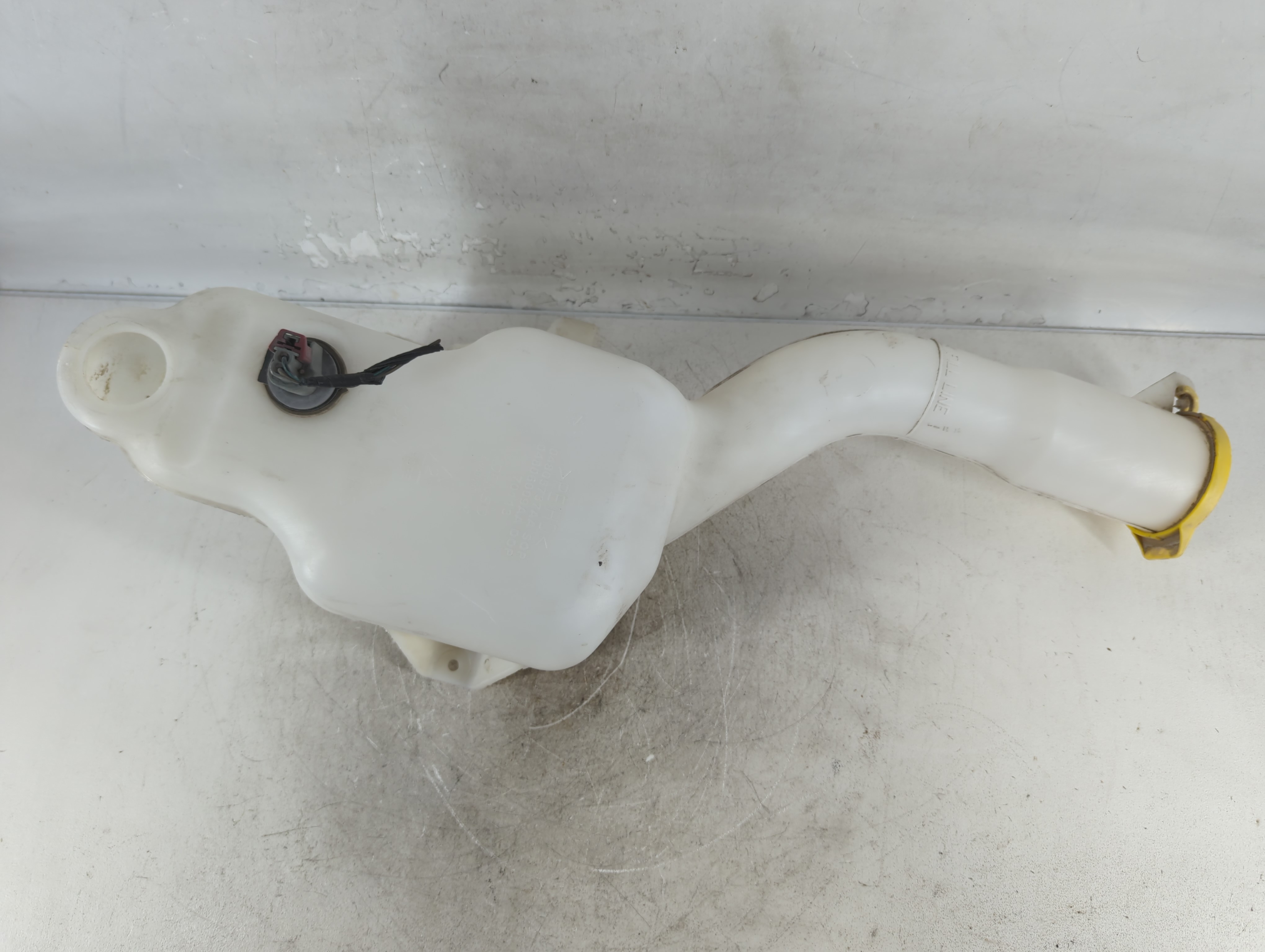2006-2010 Dodge Charger Windshield Washer Fluid Reservoir Bottle Oem 773727 - Oemusedautoparts1.com