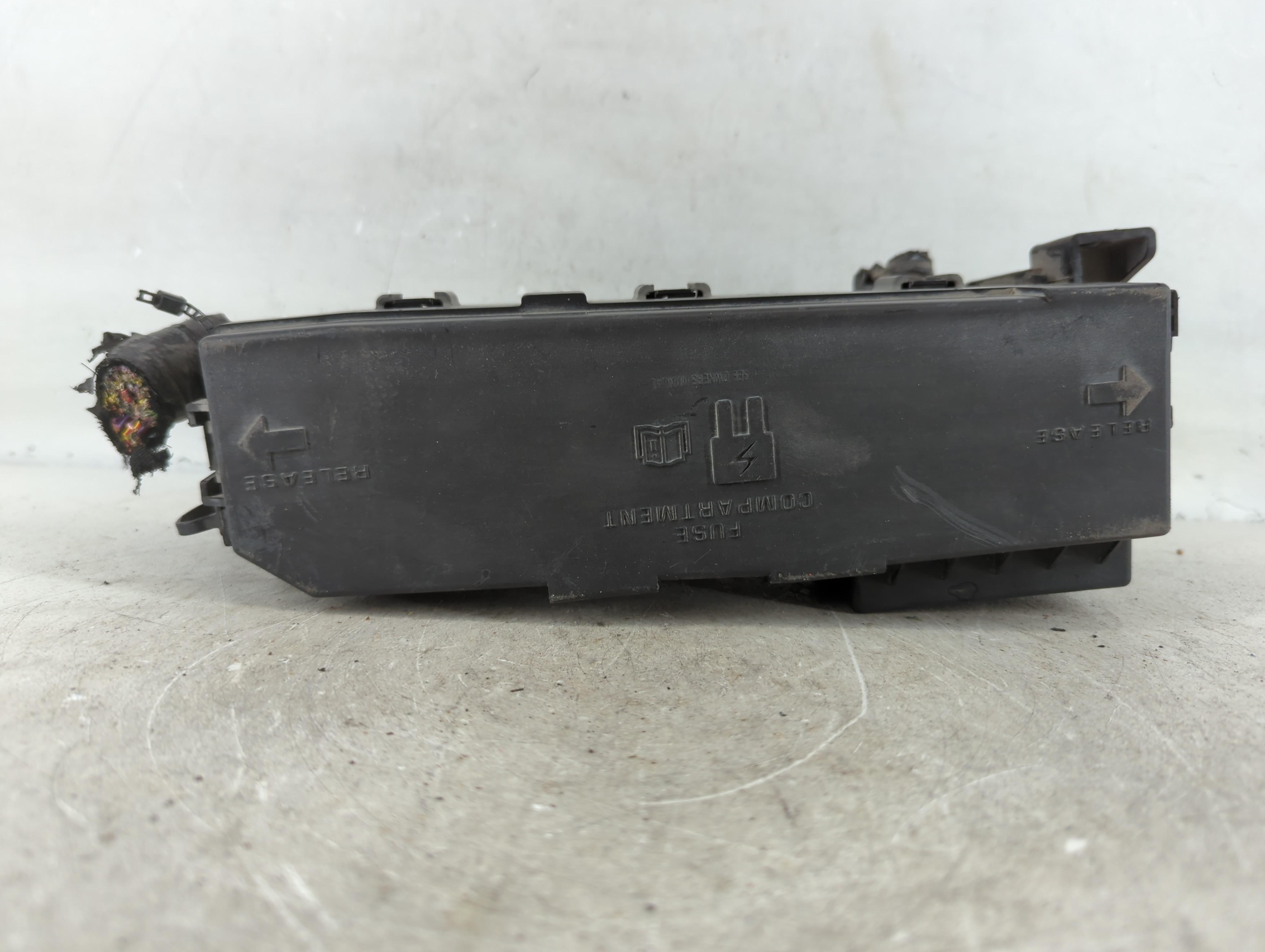 2011-2012 Ford Escape Fusebox Fuse Box Relay Module 773785 - Oemusedautoparts1.com