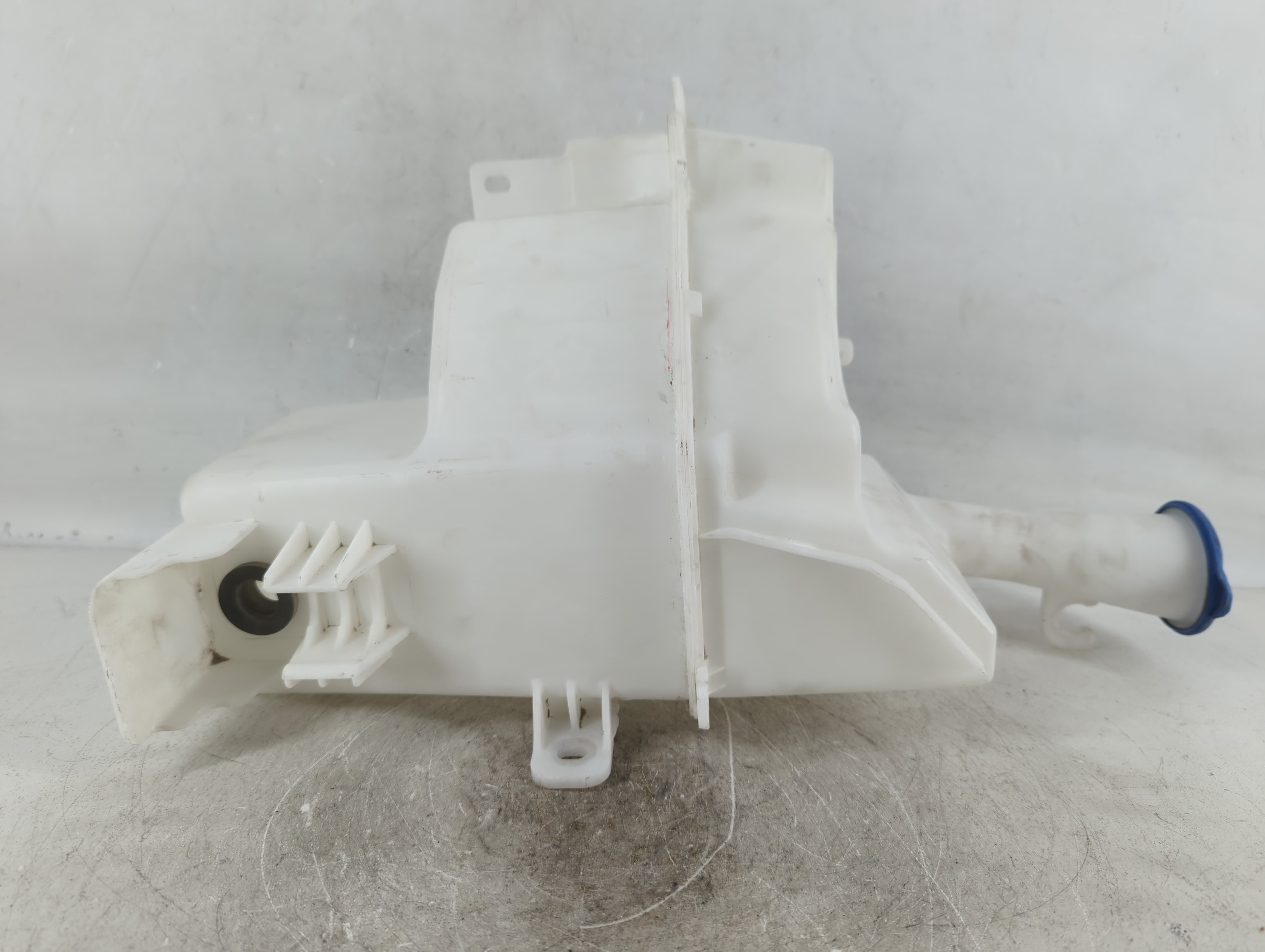 Picture of 2017-2018 Hyundai Elantra Windshield Washer Fluid Reservoir Bottle Oem 773804