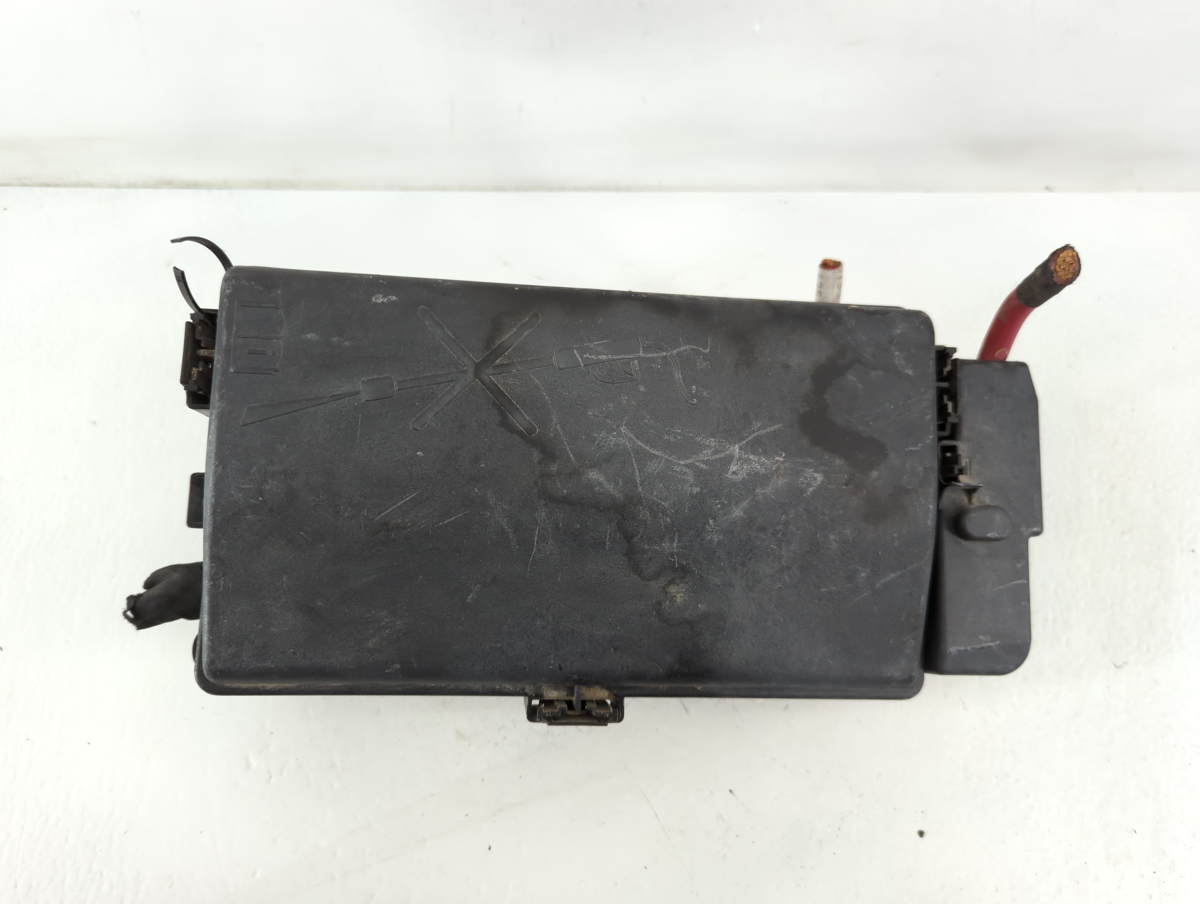 2011-2011 Buick Lacrosse Fusebox Fuse Box Relay Module 812461952 773842 - Oemusedautoparts1.com