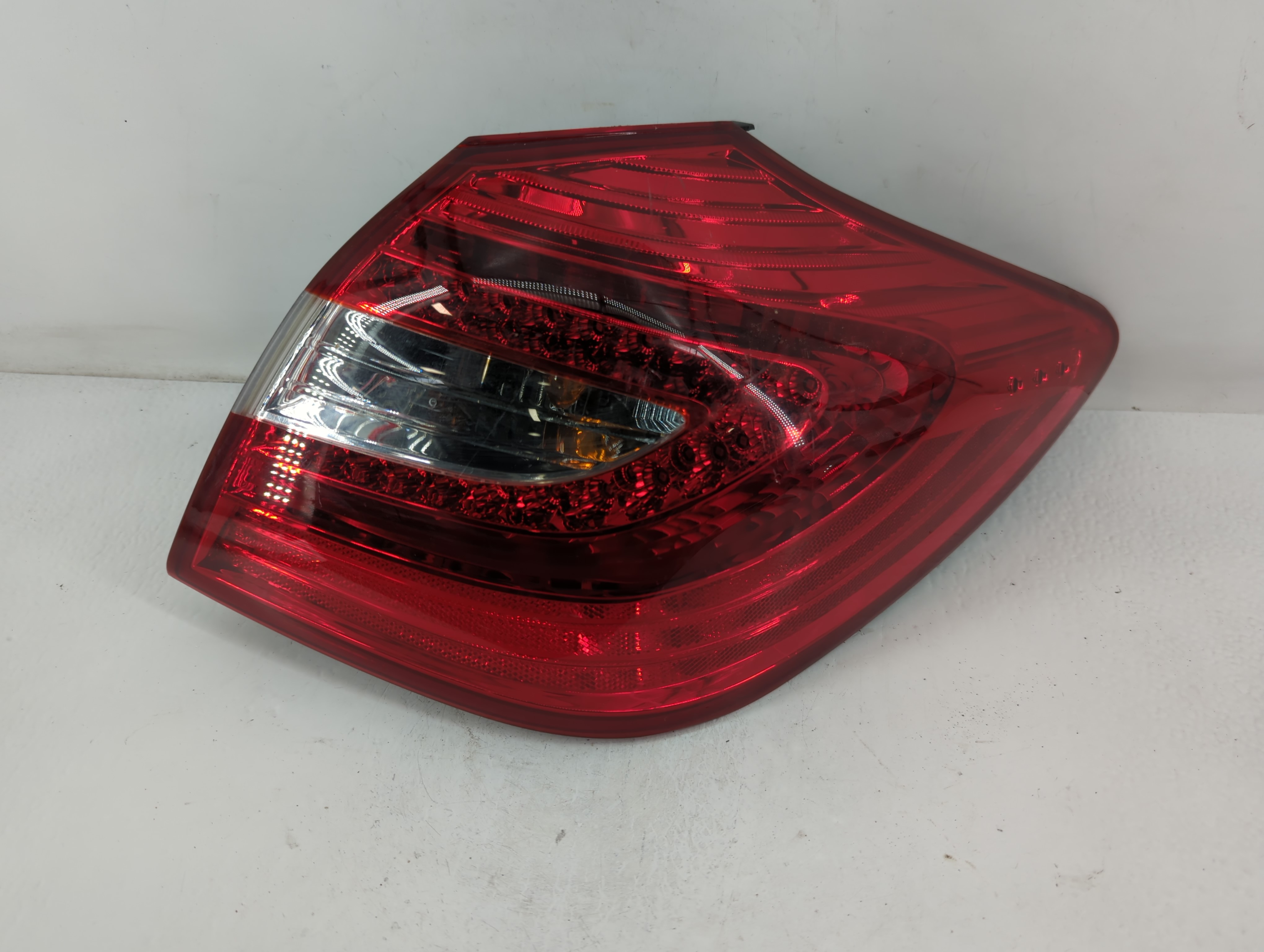 Picture of 2012-2014 Hyundai Genesis Passenger Right Side Tail Light Taillight Oem 773906