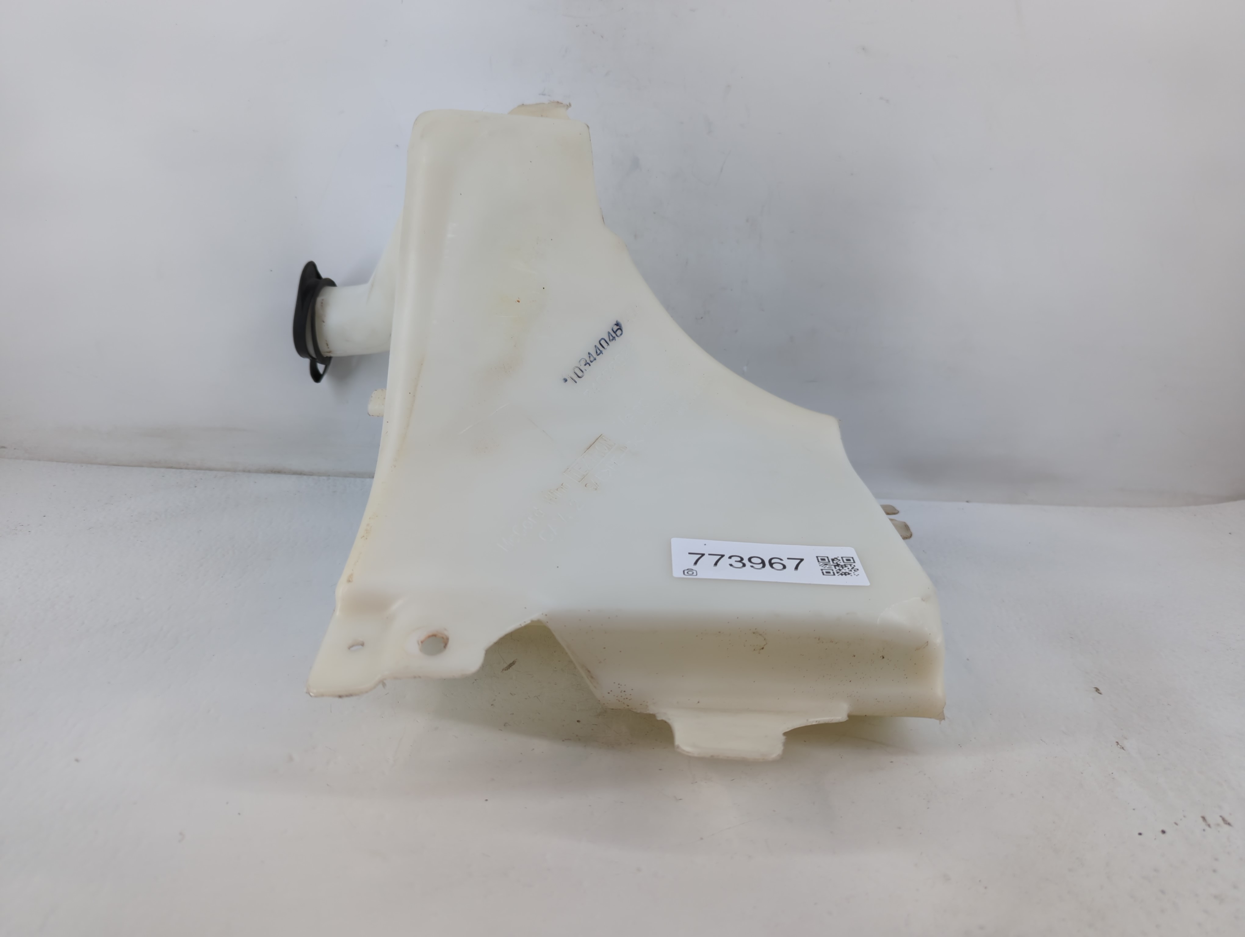 2004-2005 Pontiac Aztek Windshield Washer Fluid Reservoir Bottle Oem 773967 - Oemusedautoparts1.com