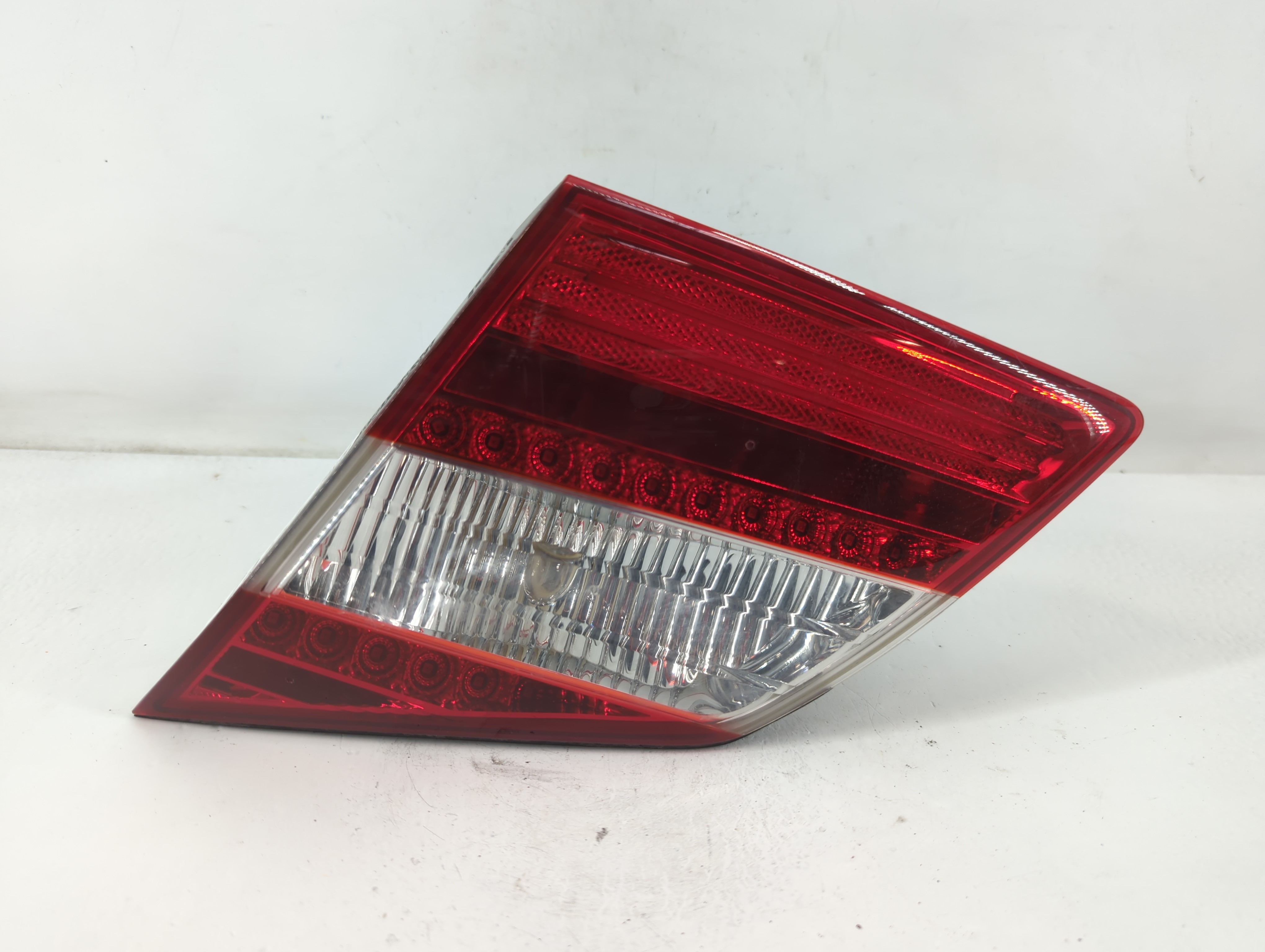 Picture of 2013-2016 Hyundai Genesis Driver Left Side Tail Light Taillight Oem 774151