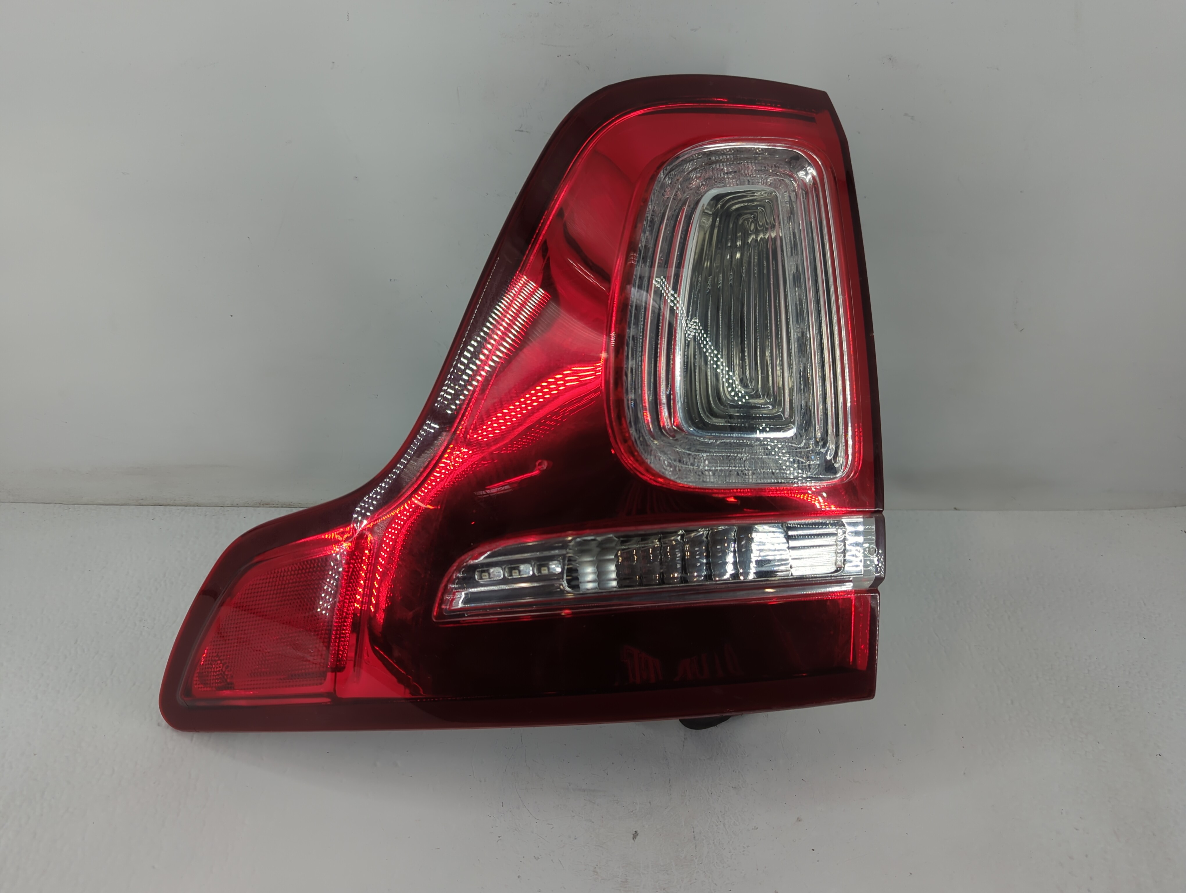 Picture of 2015 Ford Explorer Passenger Right Side Tail Light Taillight Oem 774153