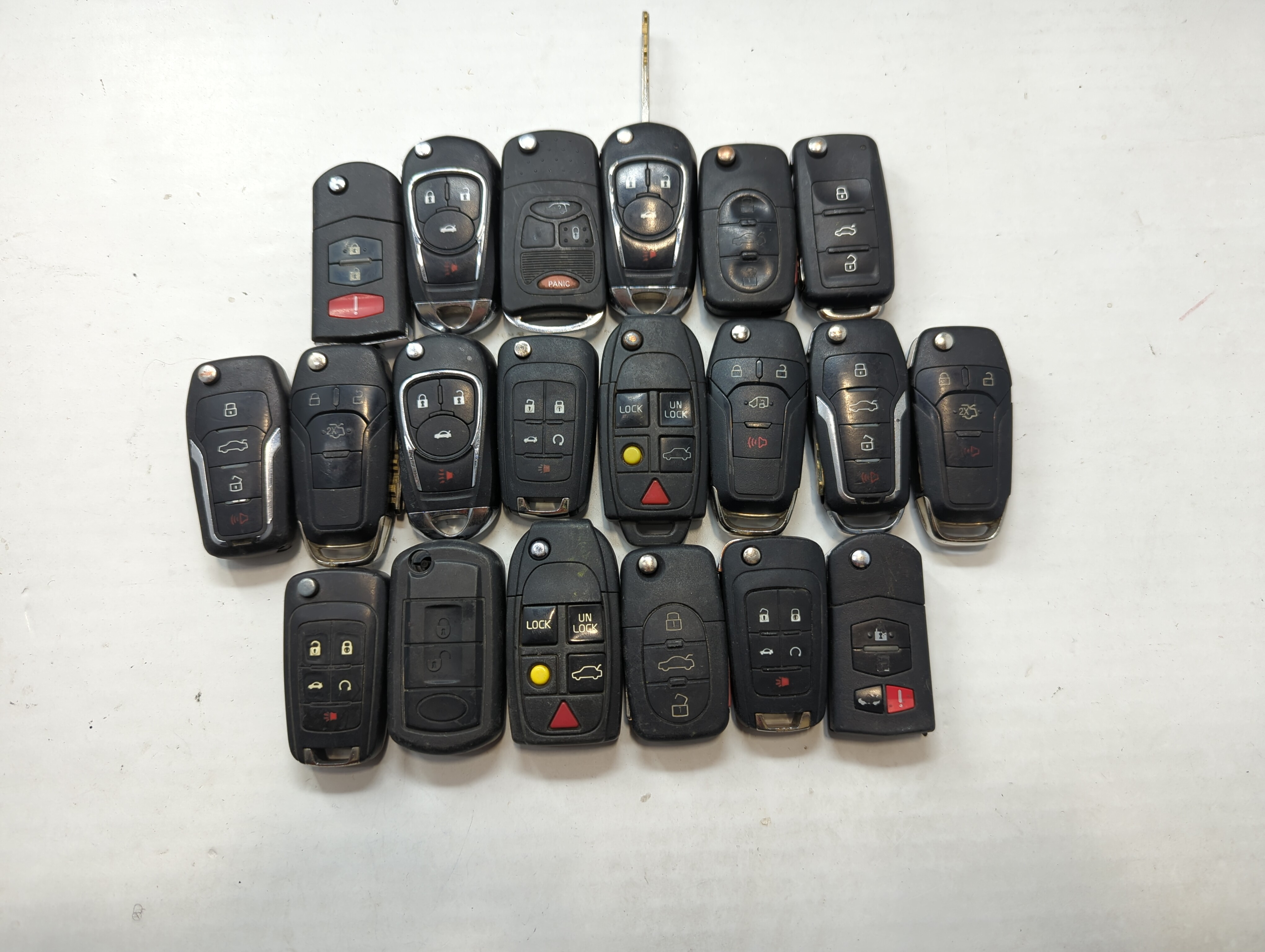 Lot of 24 Aftermarket Keyless Entry Remote Fob MIXED FCC IDS MIXED PART 774216 - Oemusedautoparts1.com