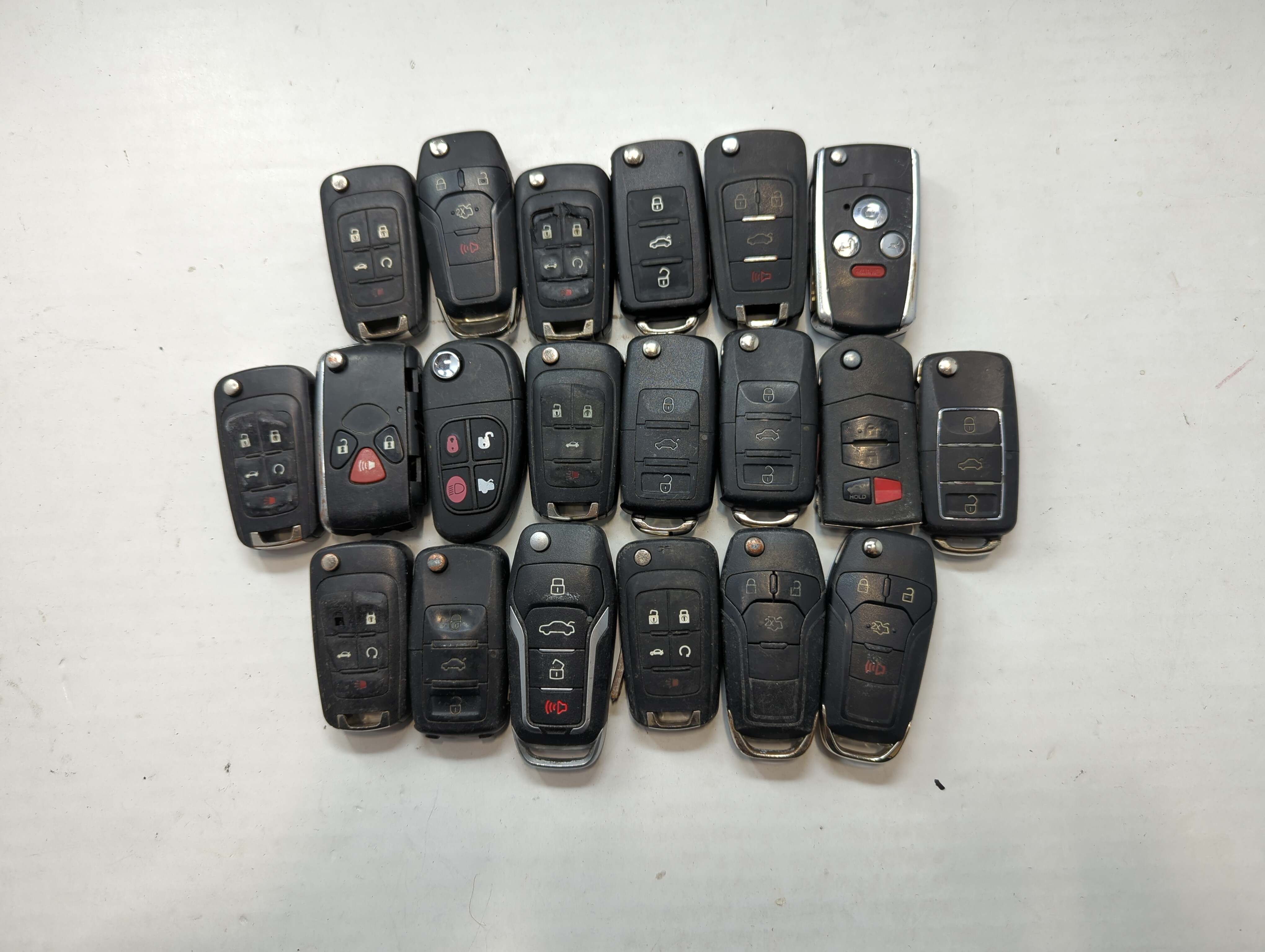 Lot of 24 Aftermarket Keyless Entry Remote Fob MIXED FCC IDS MIXED PART 774217 - Oemusedautoparts1.com