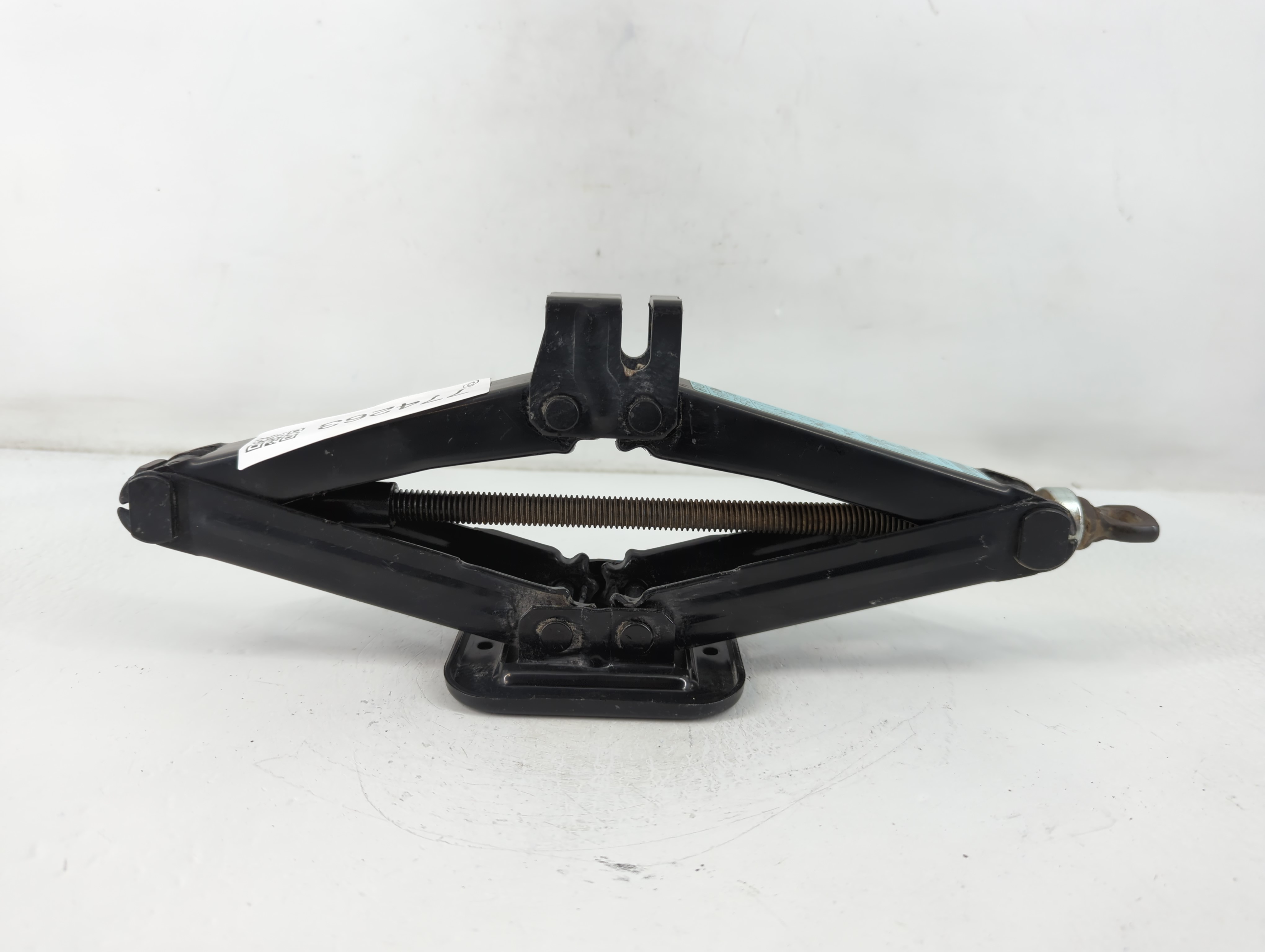 2021 Hyundai Elantra Spare Scissor Car Jack 774263 - Oemusedautoparts1.com