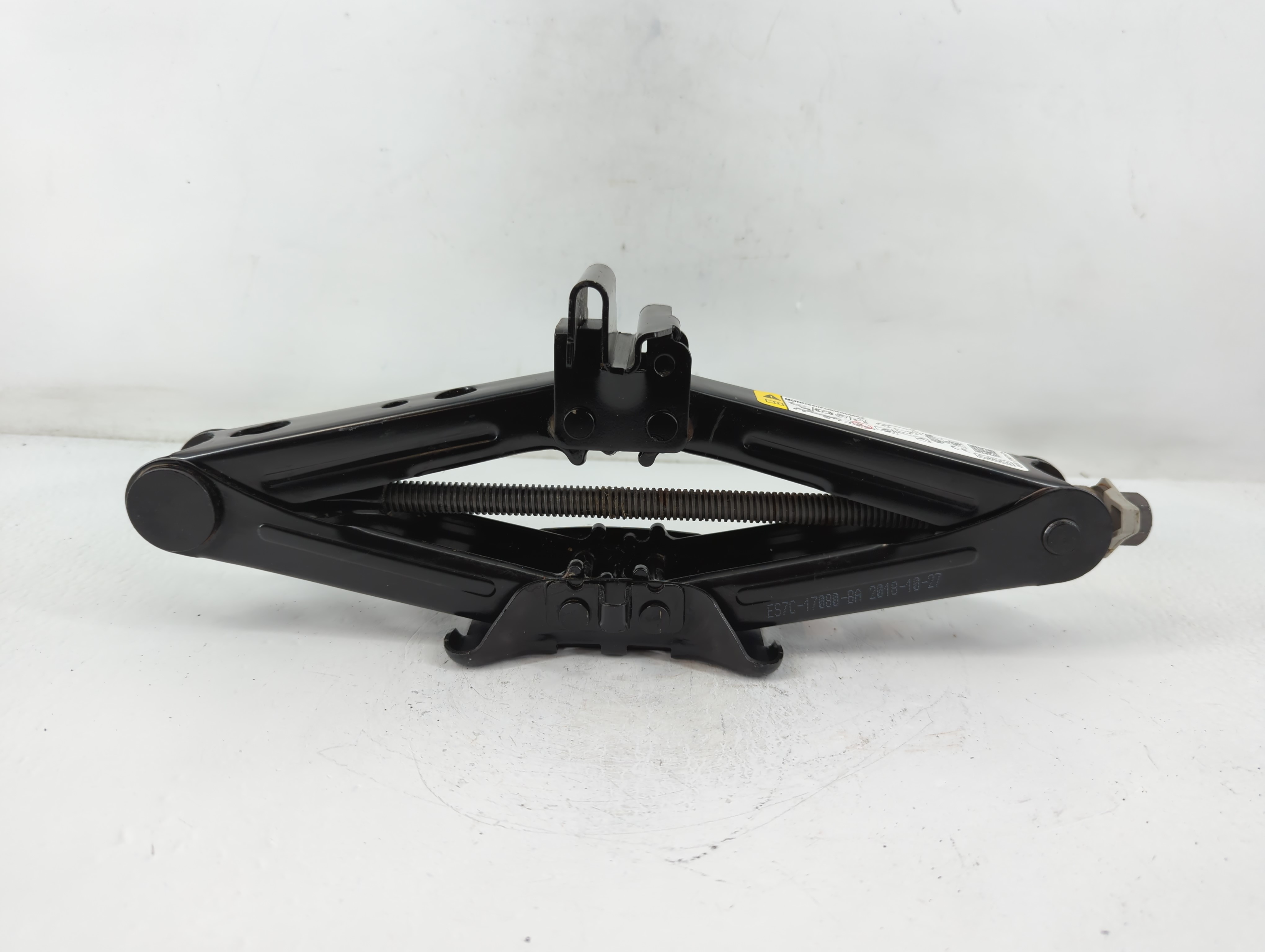 2019 Ford Fusion Spare Scissor Car Jack 774332 - Oemusedautoparts1.com