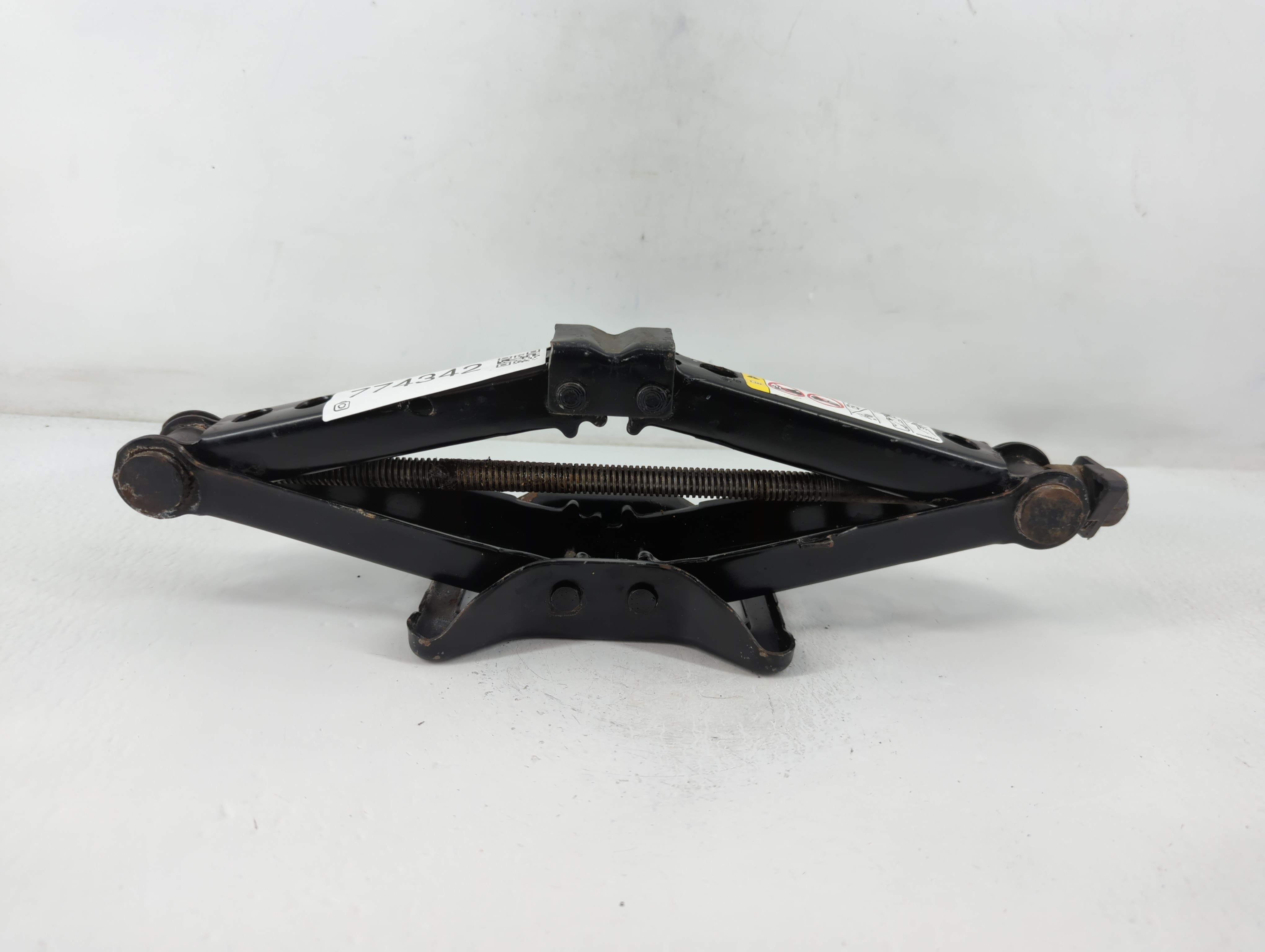 2018 Chrysler 300 Spare Scissor Car Jack 774342 - Oemusedautoparts1.com