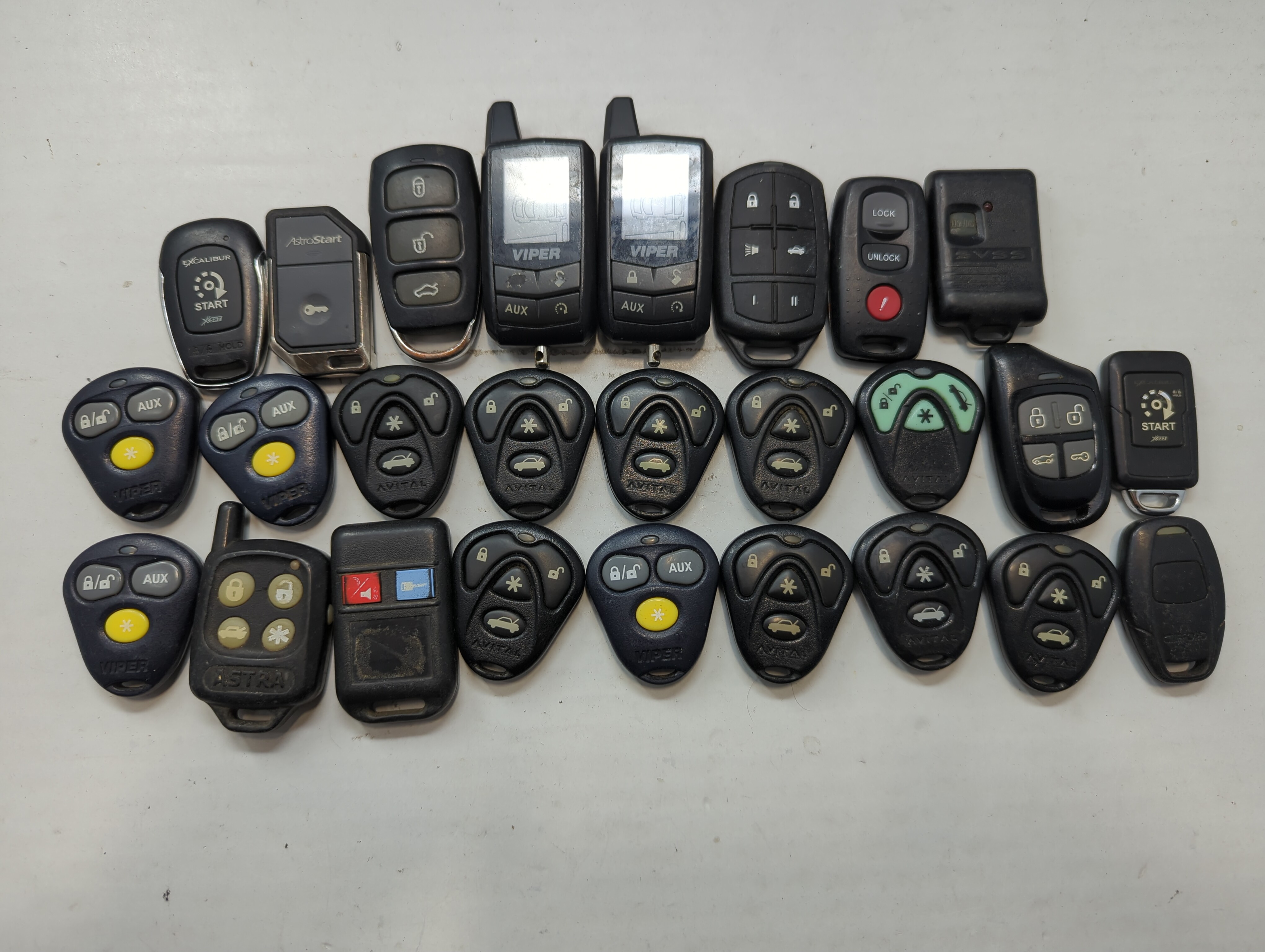 Lot of 25 Aftermarket Keyless Entry Remote Fob MIXED FCC IDS MIXED PART 774348 - Oemusedautoparts1.com