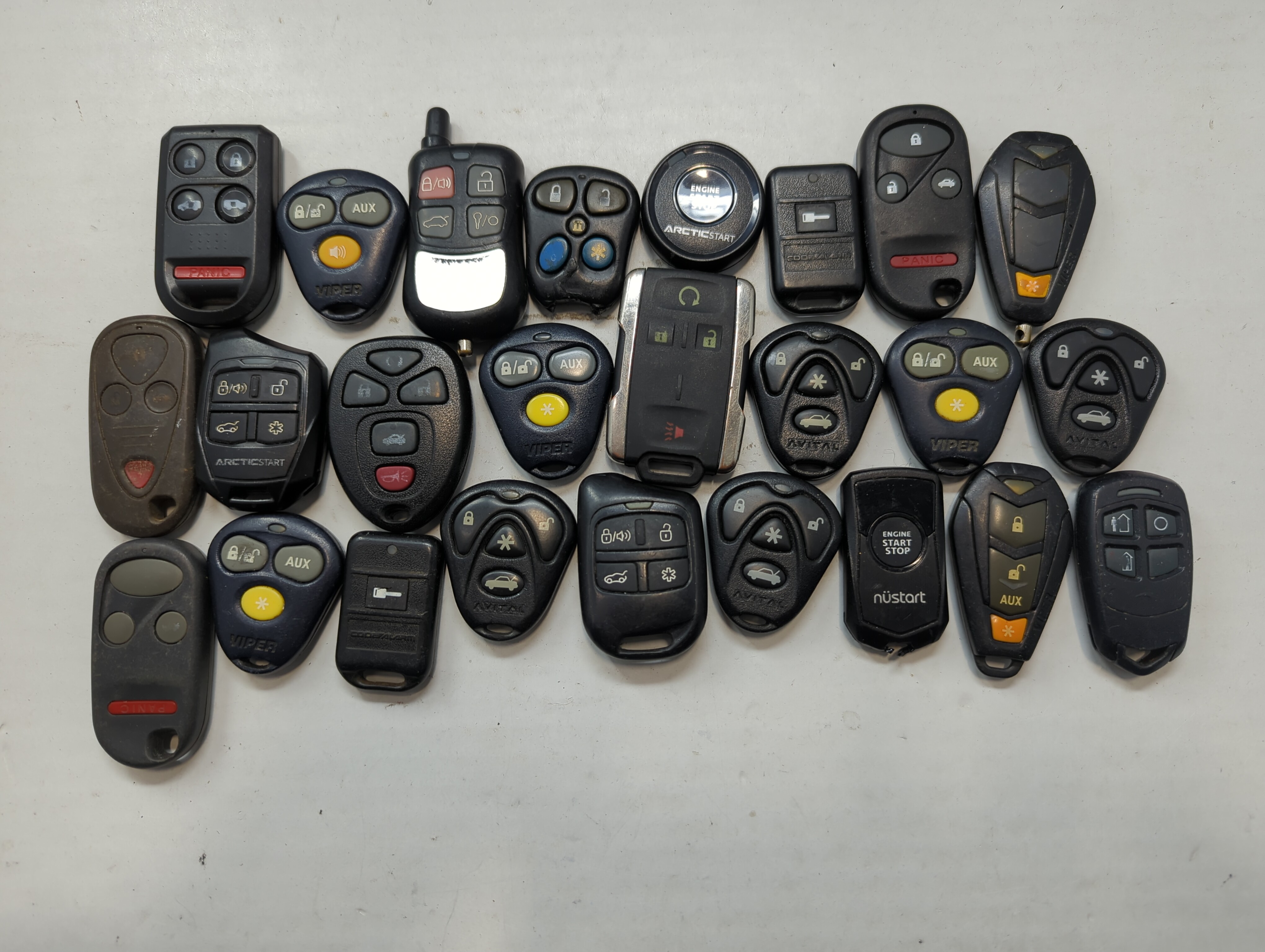 Lot of 25 Aftermarket Keyless Entry Remote Fob MIXED FCC IDS MIXED PART 774401 - Oemusedautoparts1.com