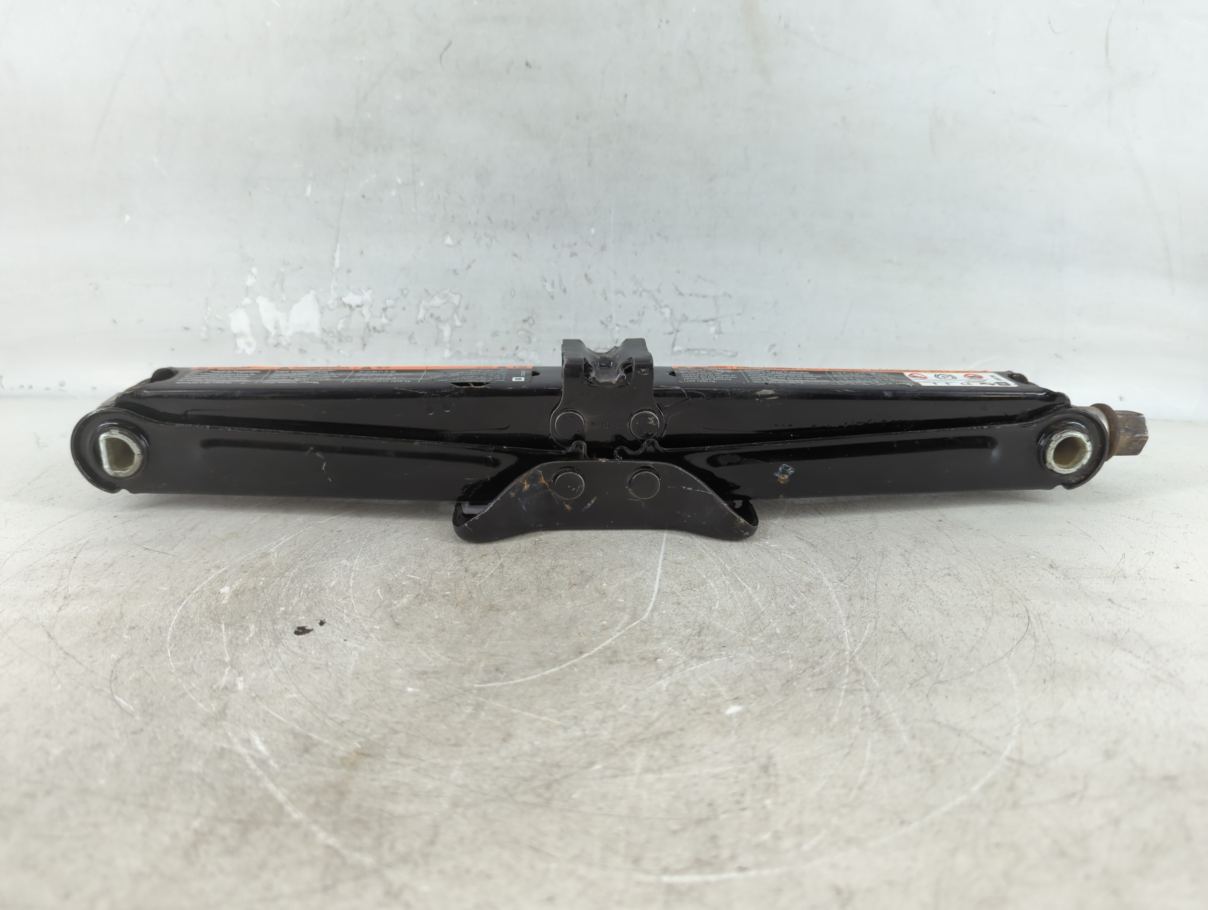 2014 Toyota Prius C Spare Scissor Car Jack 774409 - Oemusedautoparts1.com