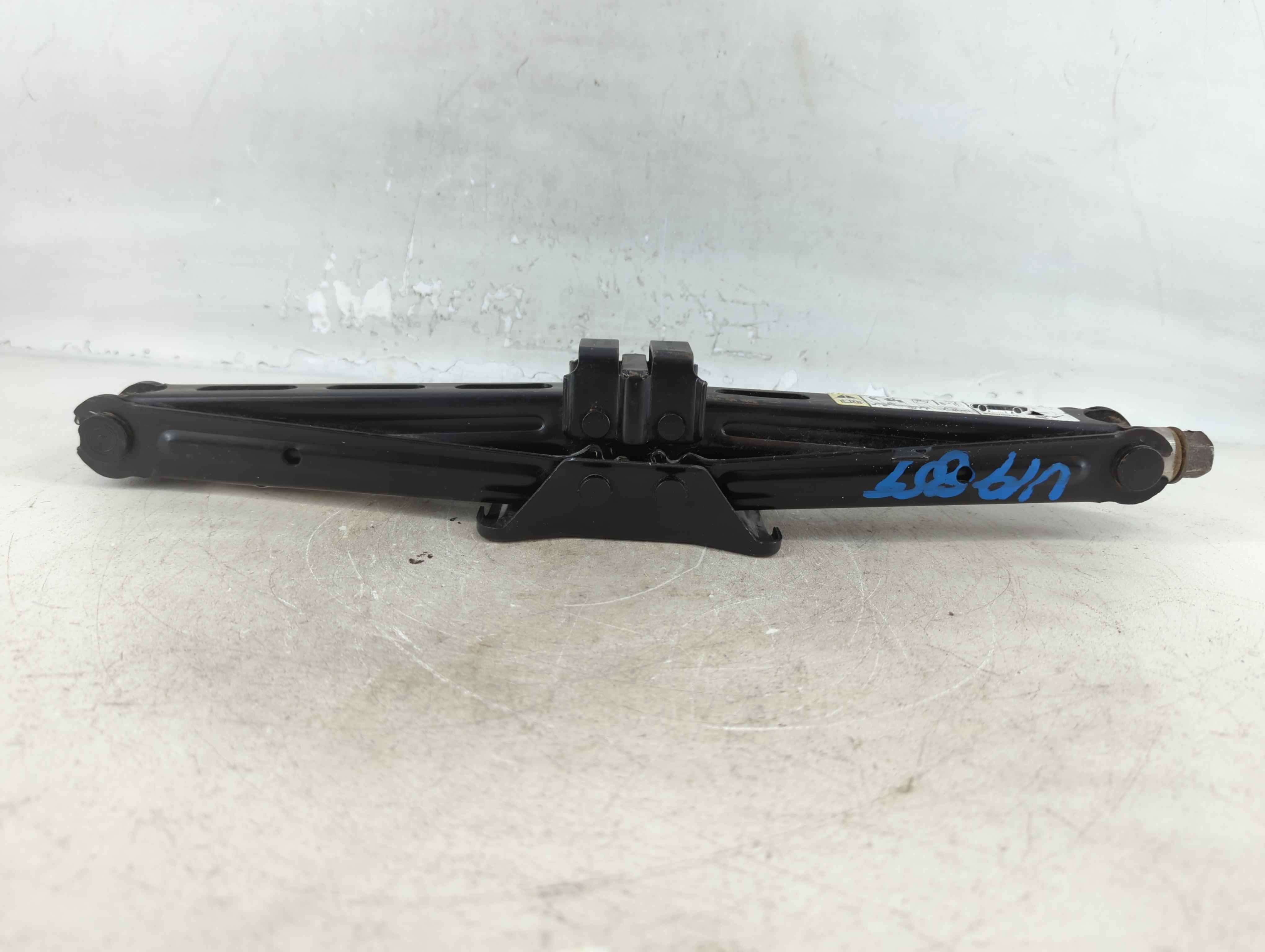 2013 Lincoln Mkx Spare Scissor Car Jack 774440 - Oemusedautoparts1.com