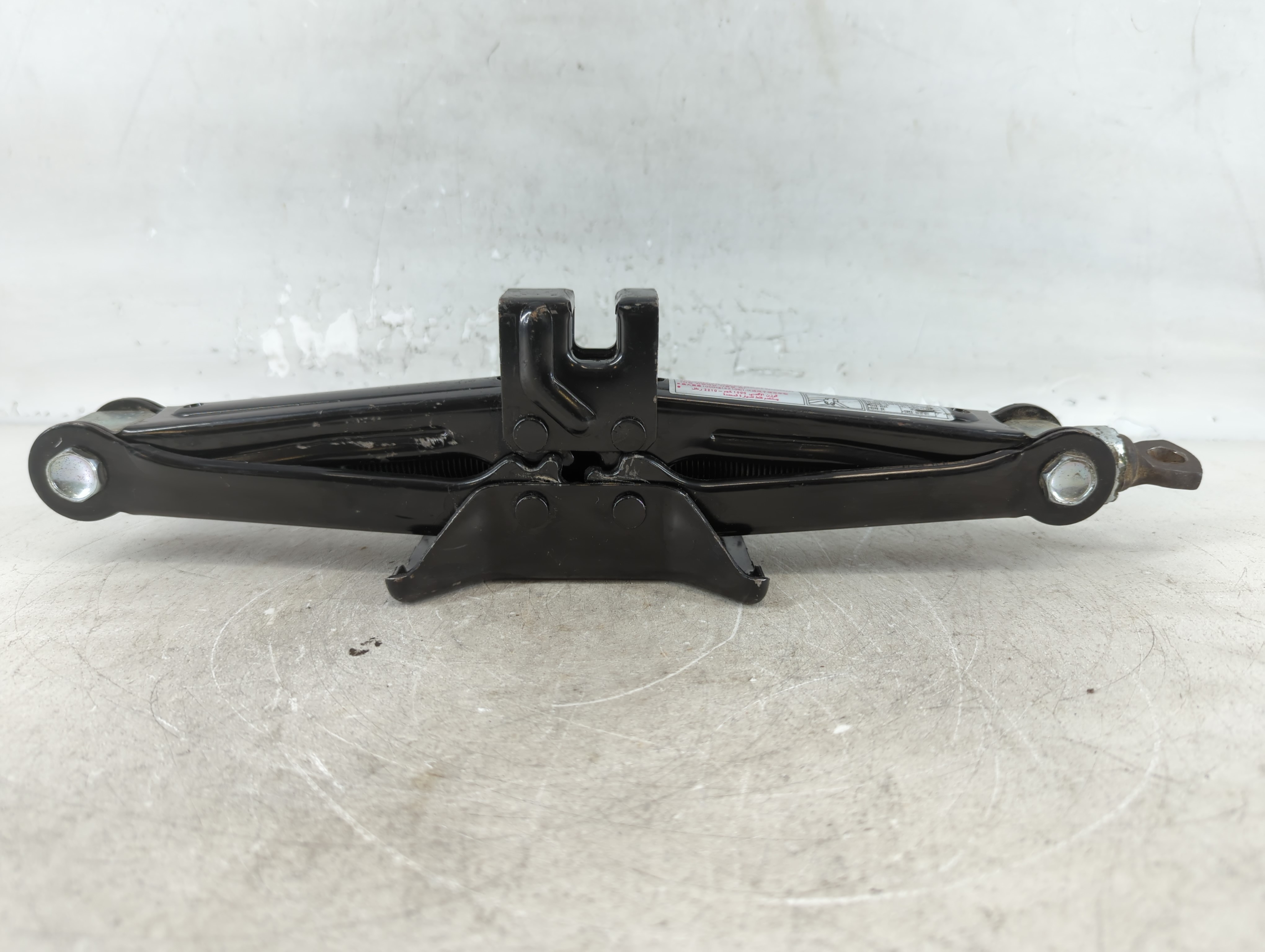2012 Hyundai Genesis Spare Scissor Car Jack 774441 - Oemusedautoparts1.com