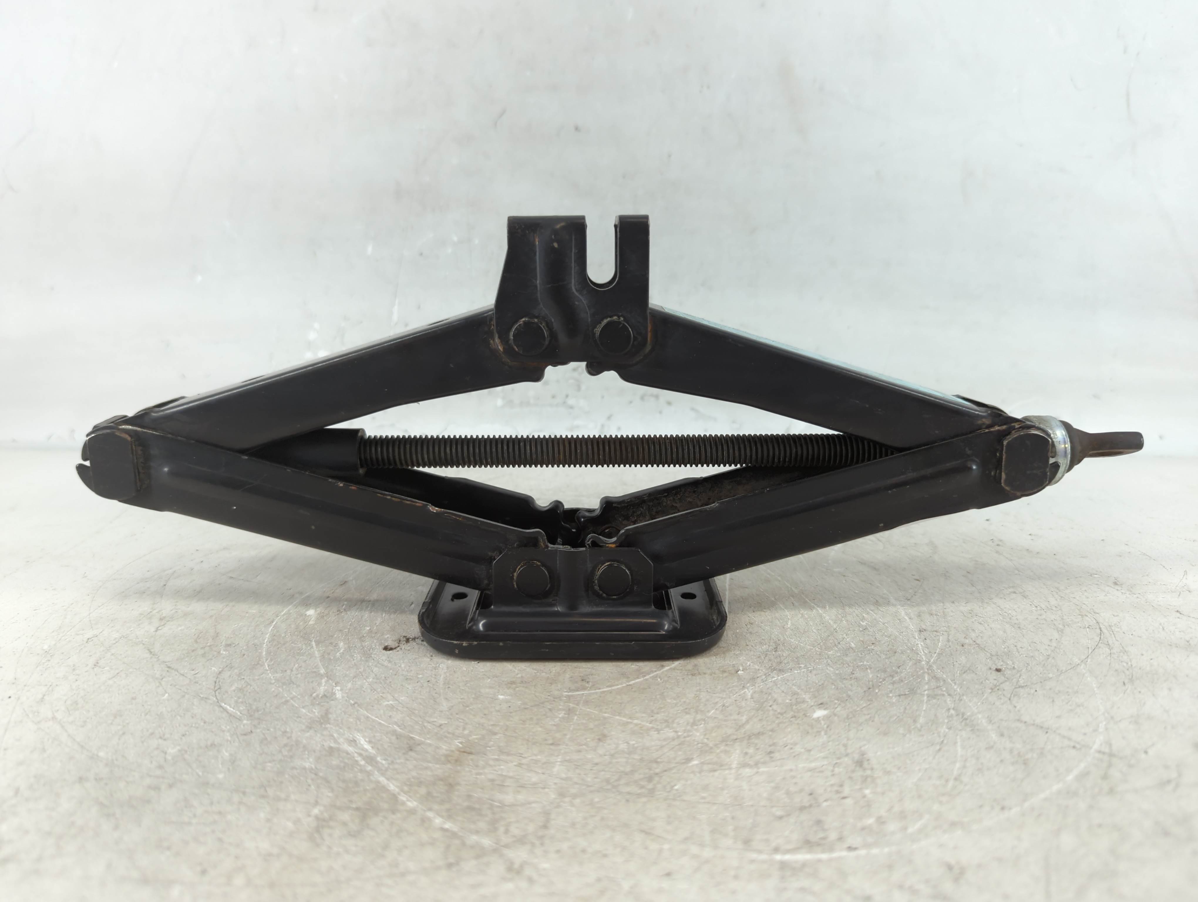 2019 Hyundai Elantra Spare Scissor Car Jack 774445 - Oemusedautoparts1.com