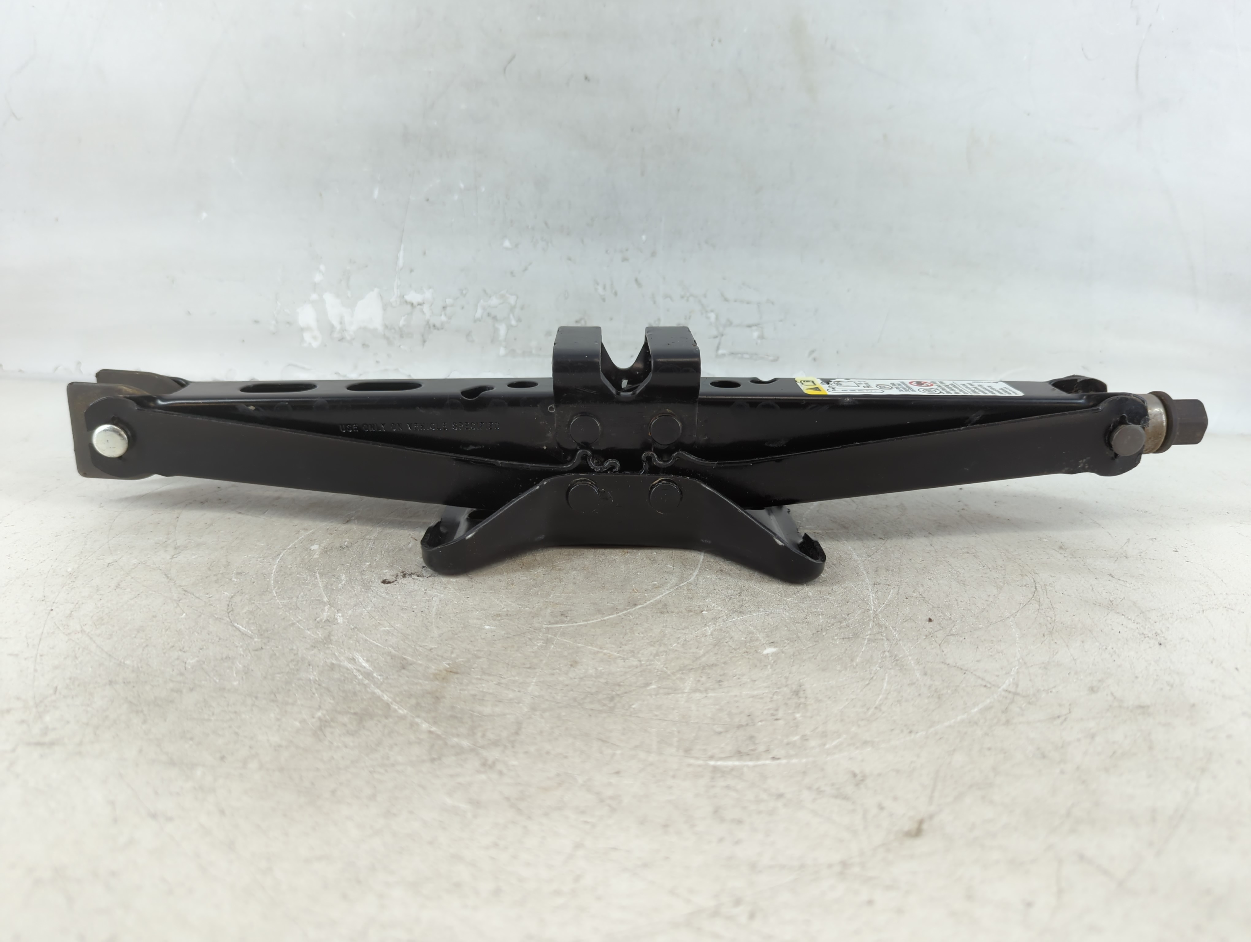 2008 Cadillac Dts Spare Scissor Car Jack 774481 - Oemusedautoparts1.com