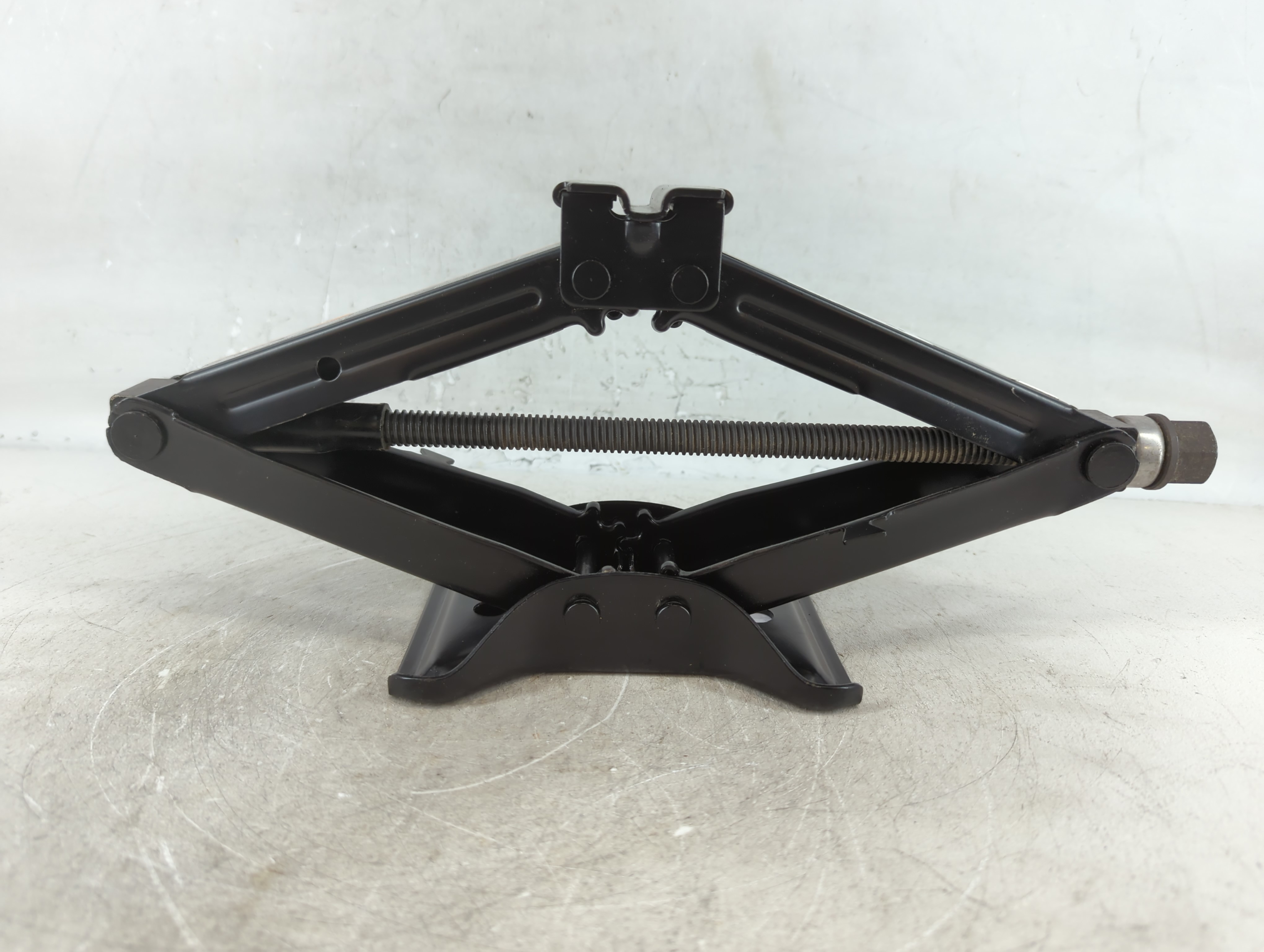 Picture of 2018 Chevrolet Impala Spare Scissor Car Jack 774483