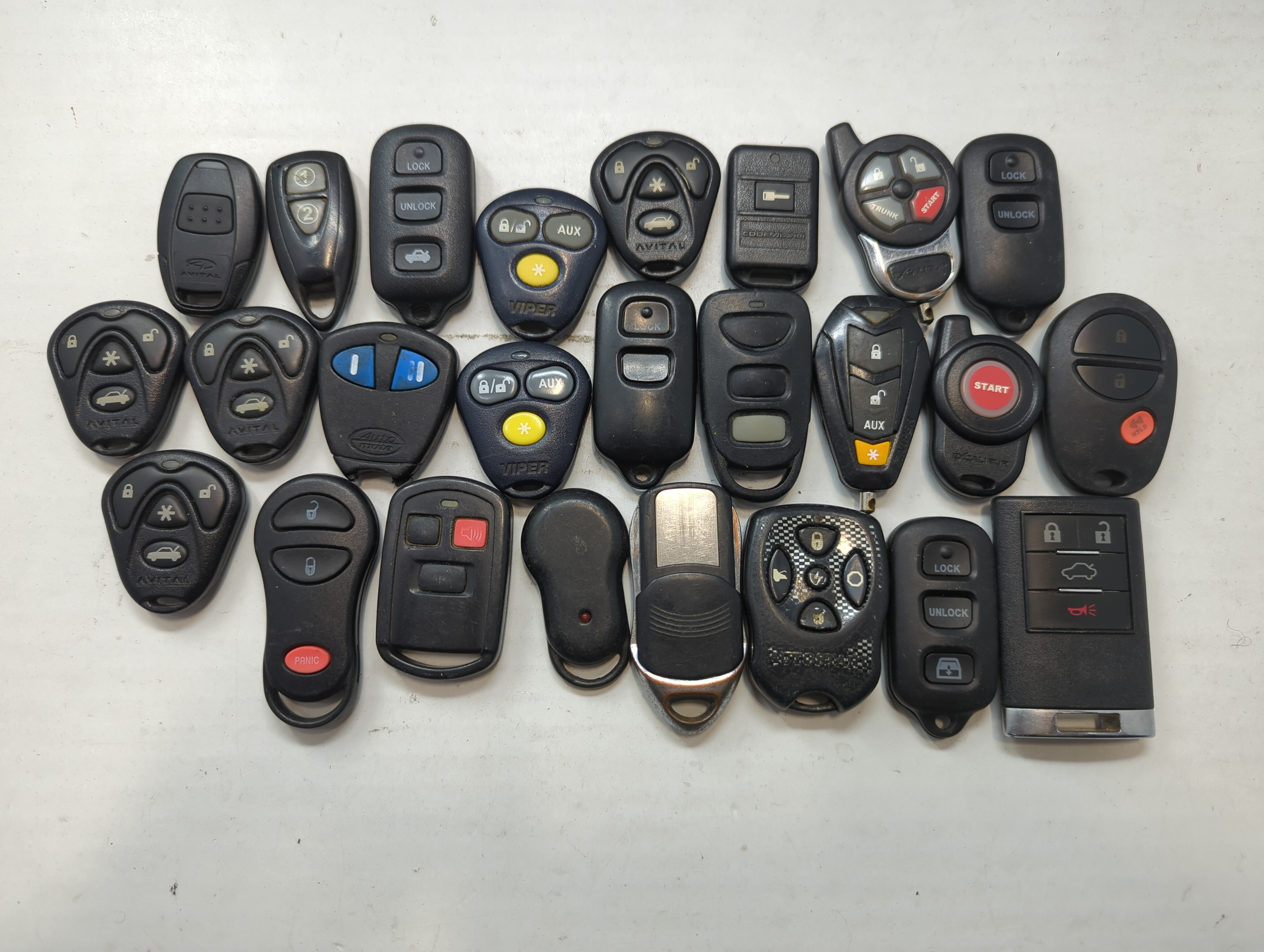 Lot of 25 Aftermarket Keyless Entry Remote Fob MIXED FCC IDS MIXED PART 774488 - Oemusedautoparts1.com